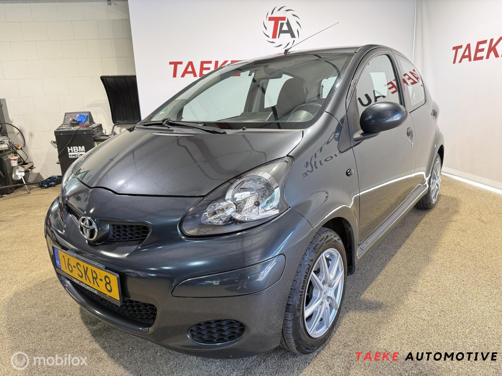 Toyota Aygo 1.0-12V Now Airco/1e EIG/APK 2011 - voorkant