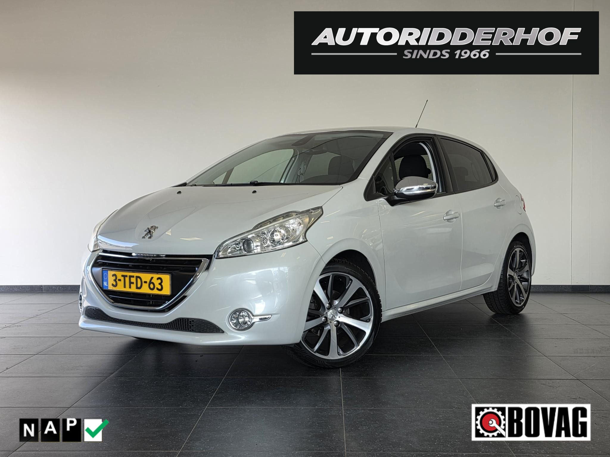 Peugeot 208 1.2 VTi Oxygo 2014 - voorkant
