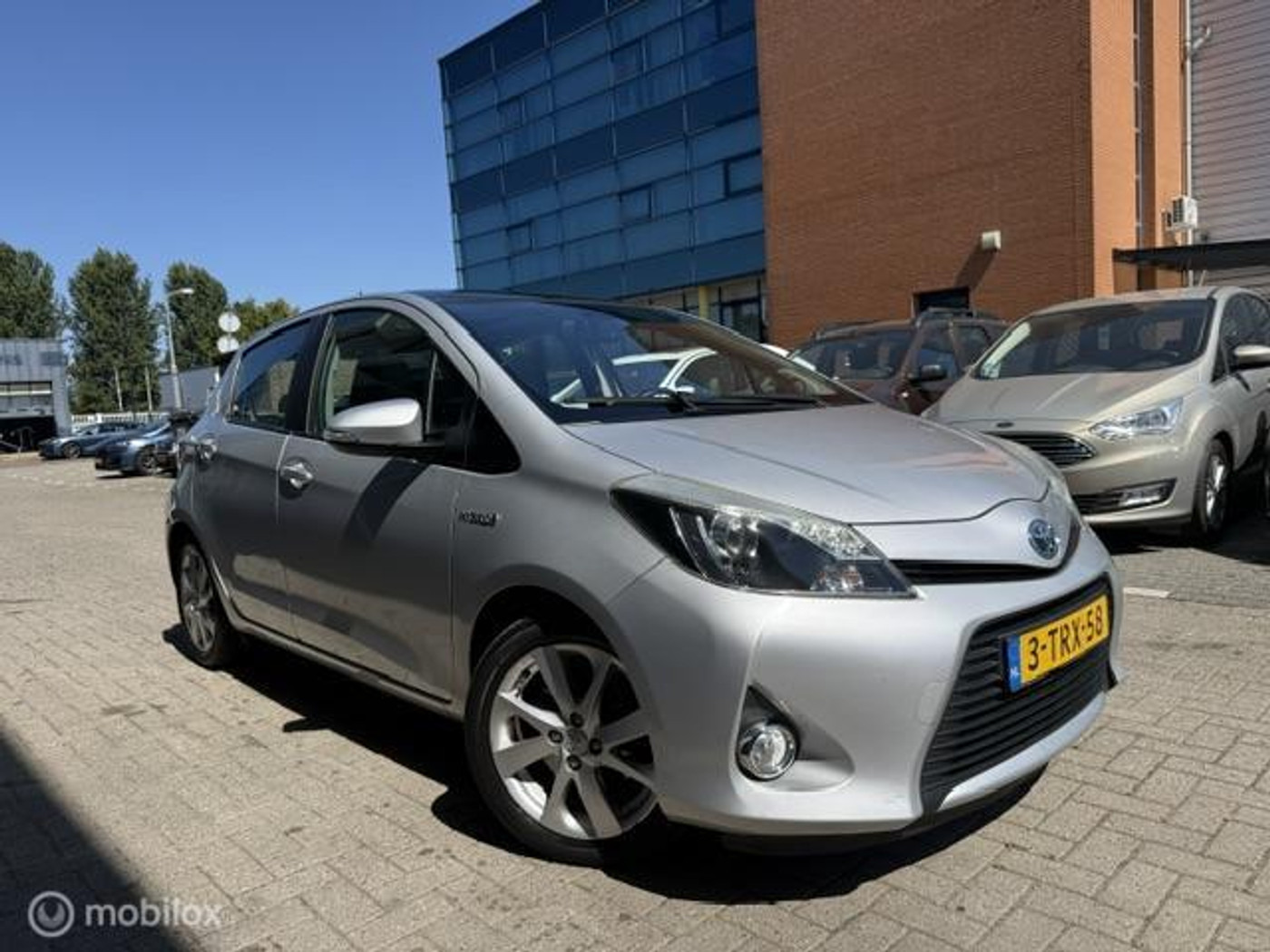 Toyota Toyota Yaris Hybrid 1.5 Full Hybrid Dynamic pano keylesgo halfleer 2013 - voorkant