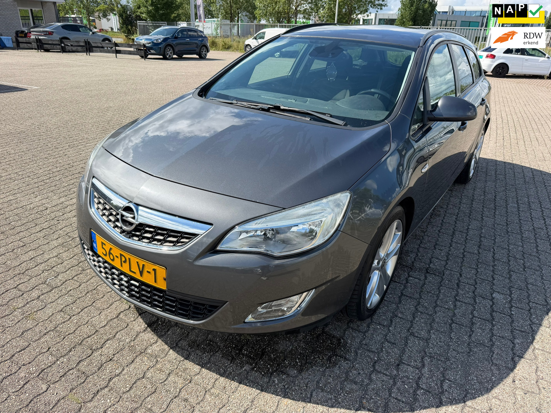 Opel Astra Sports Tourer 1.6 Turbo Sport 2011 - voorkant