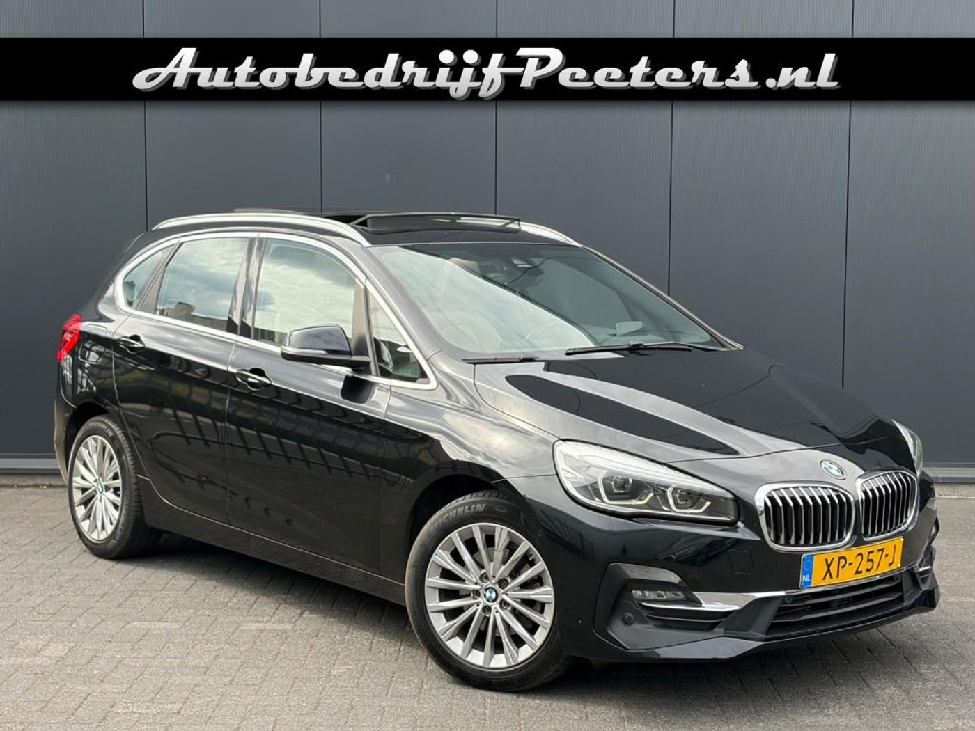 BMW 218i Active Tourer 218i Automaat Sportleder Panoramadak HUD Navi 2019 - voorkant