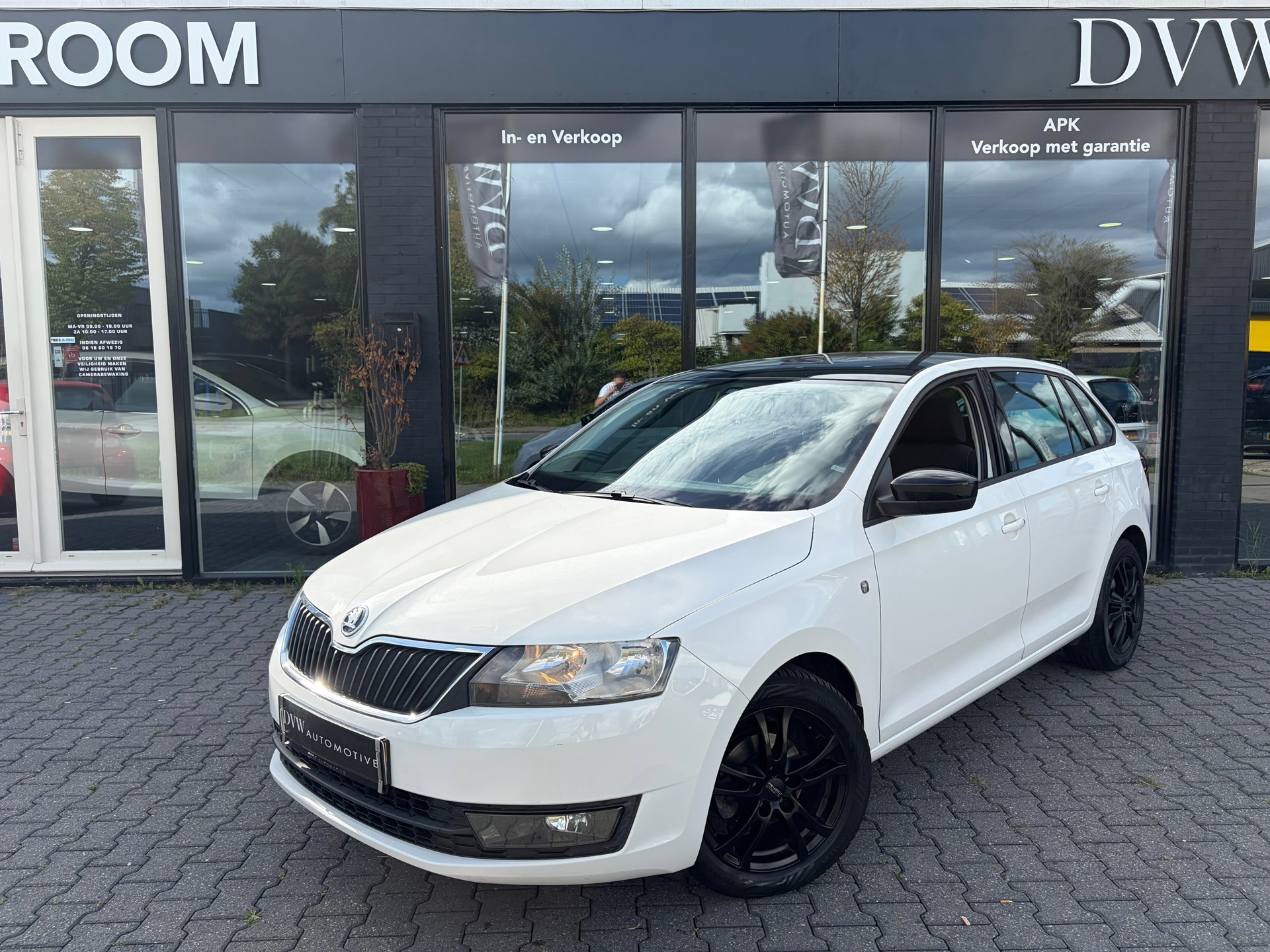 Skoda Rapid 1.2 TSI Greentech Style Edition, Panorama dak 2015 - voorkant
