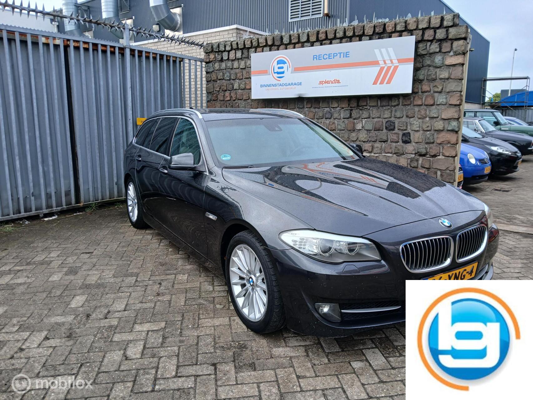 BMW 528i 528i 2010 - voorkant