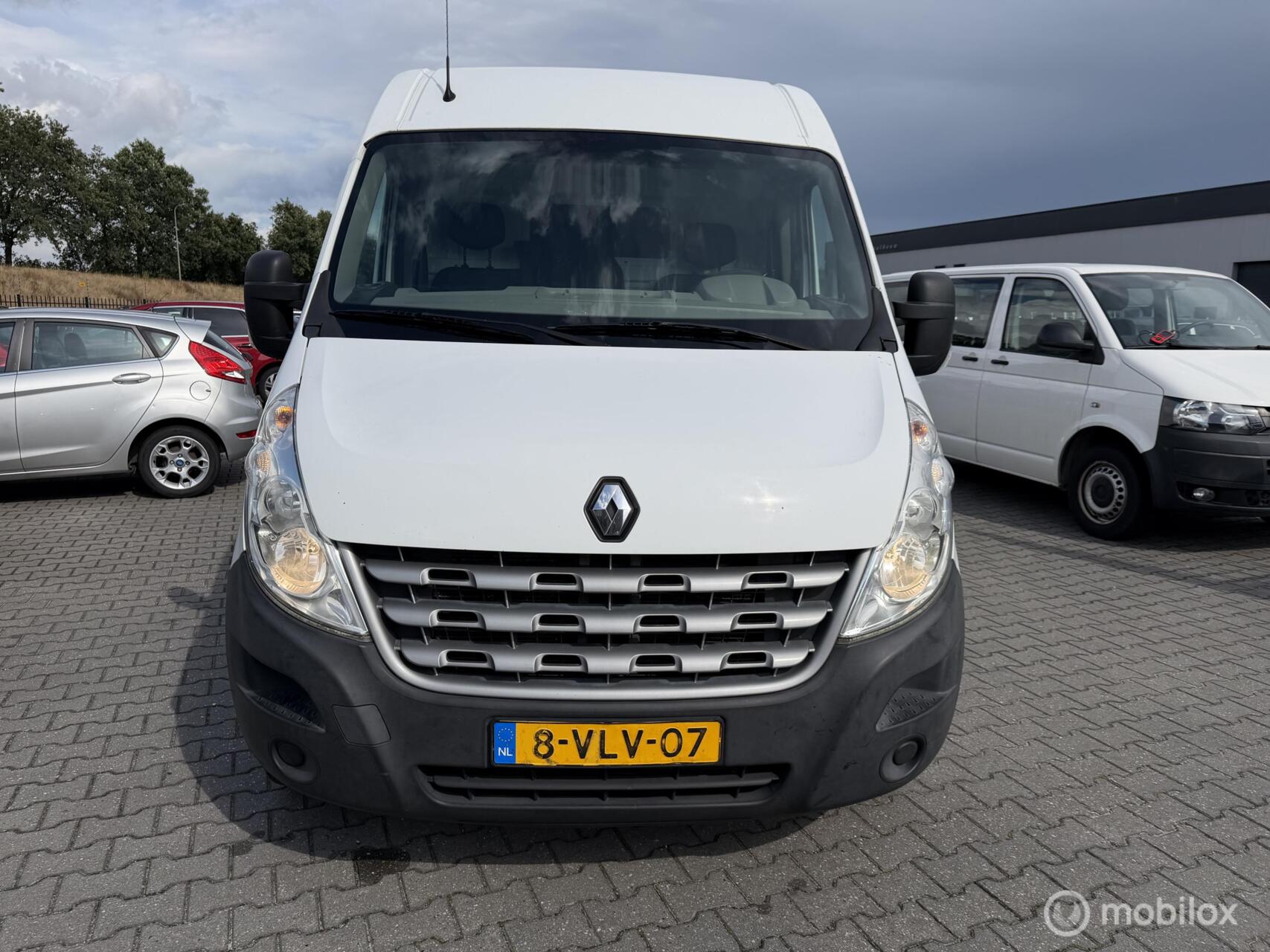 Renault Master T33 2.3 dCi L2H3 2012 - voorkant