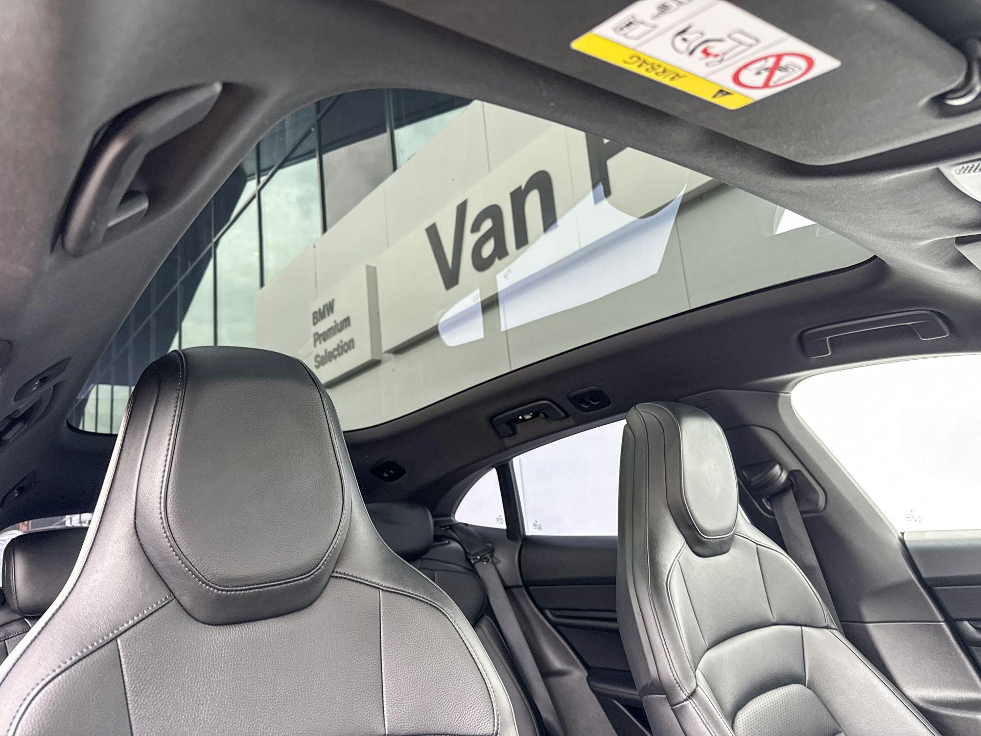 Foto van Porsche Taycan 4