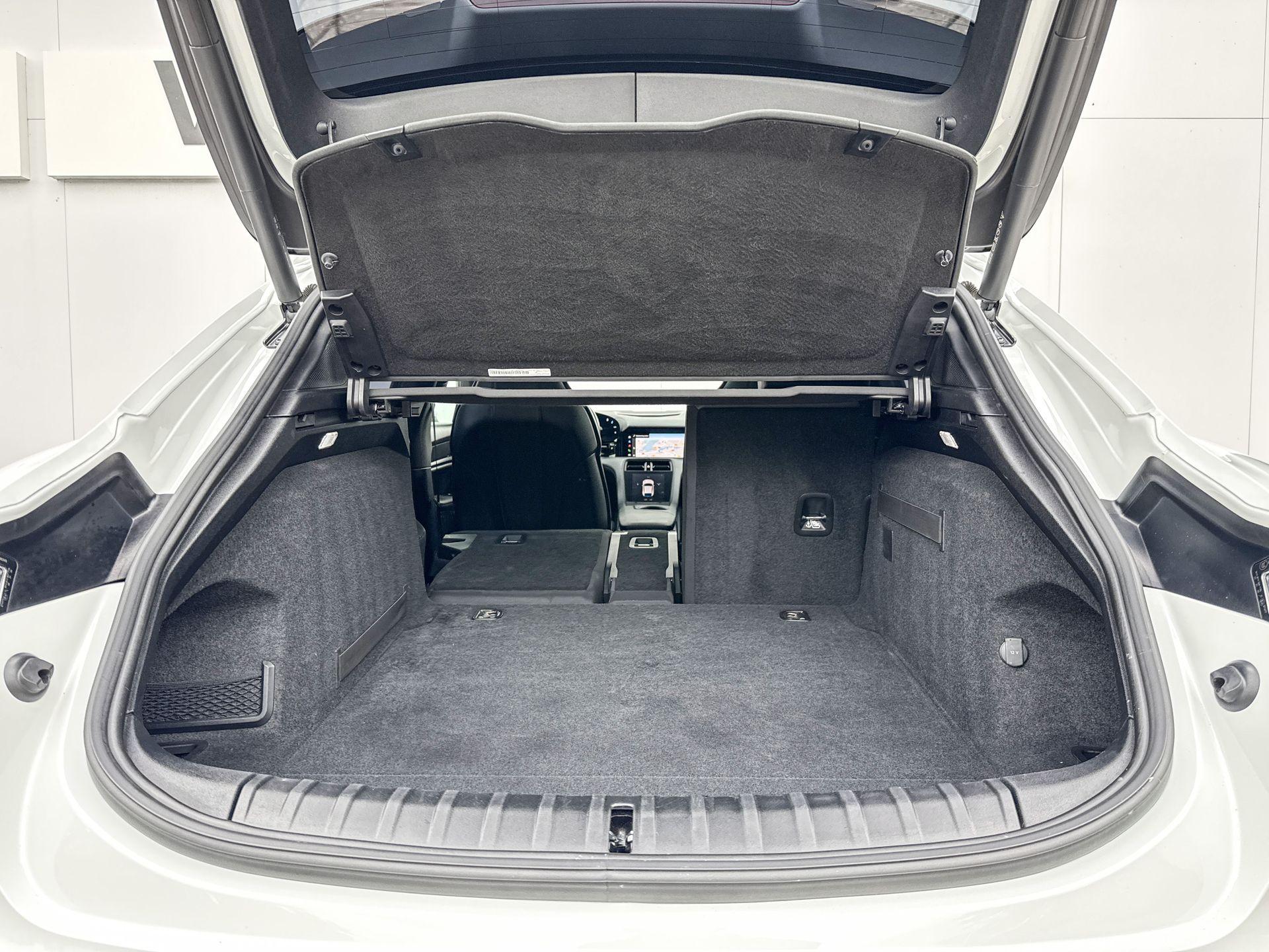 Foto van Porsche Taycan 4