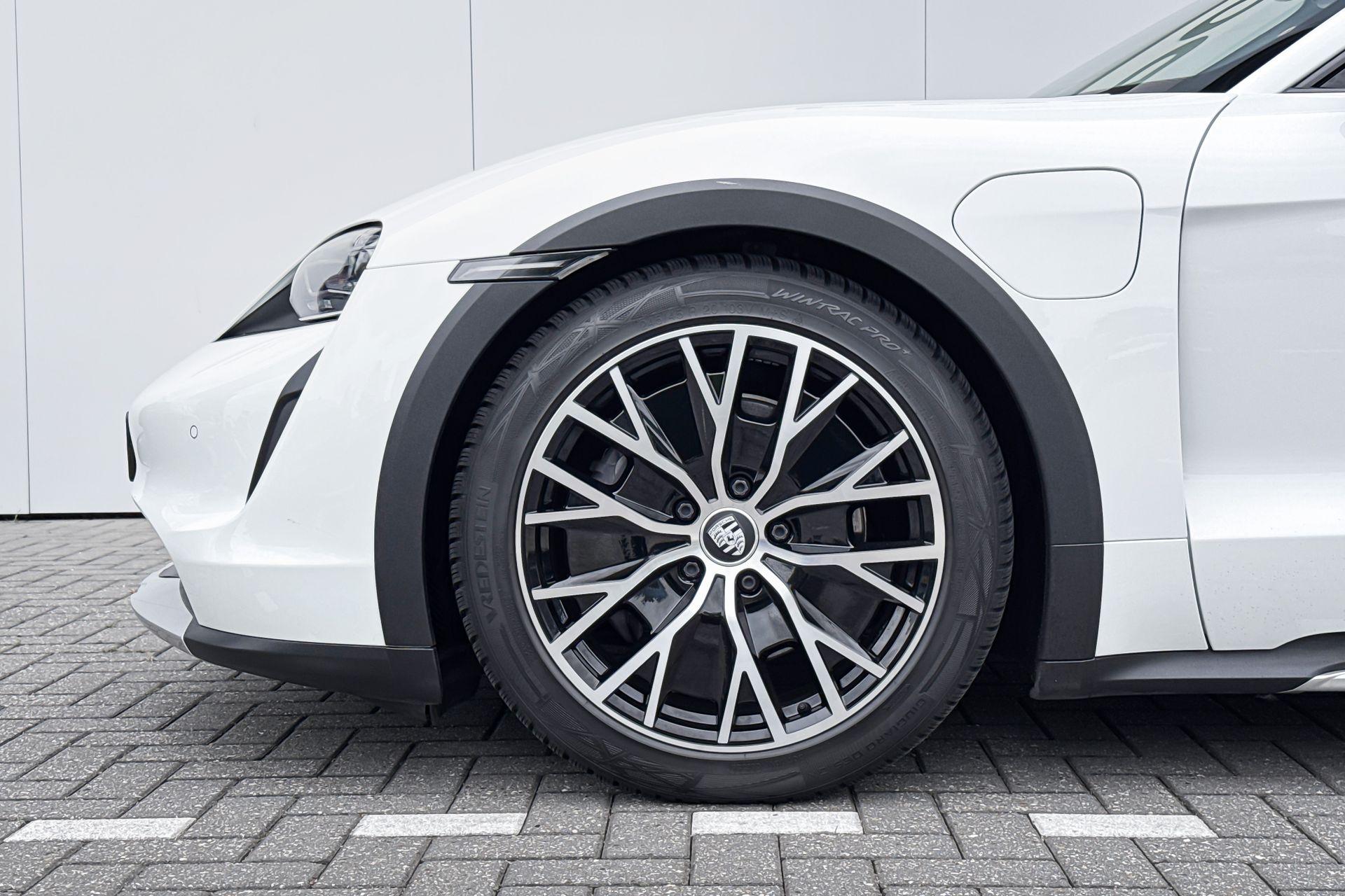Foto van Porsche Taycan 4