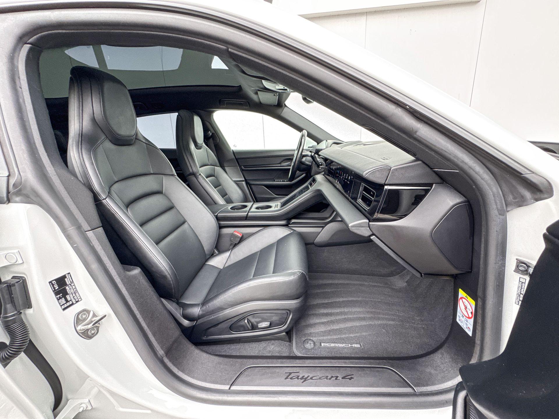 Foto van Porsche Taycan 4