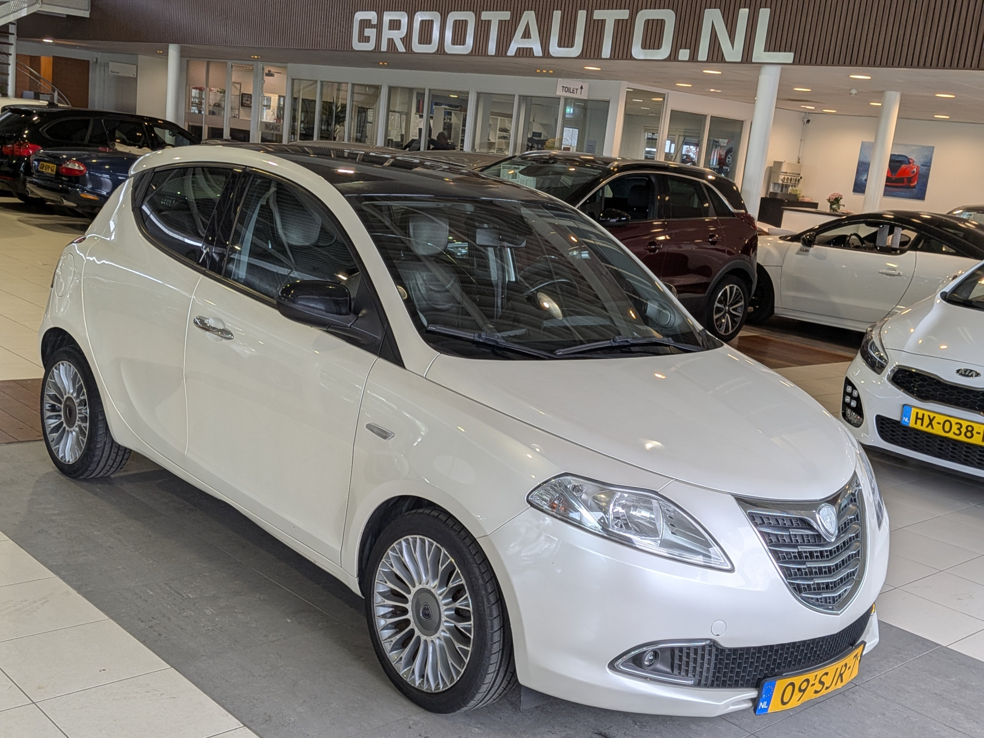 Lancia Ypsilon 0.9 TwinAir Platinum Automaat 2011 - voorkant