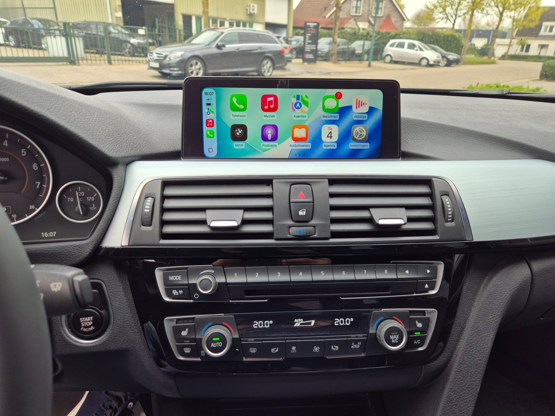 Foto van BMW 330i