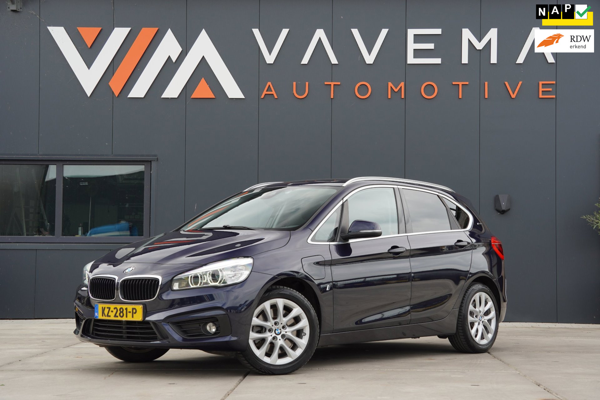 BMW 225xe Iperformance 225xe iPerformance Executive 2016 PHEV Hybride Automaat Stoelverwarming Xenon Navigatie 2016 - voorkant