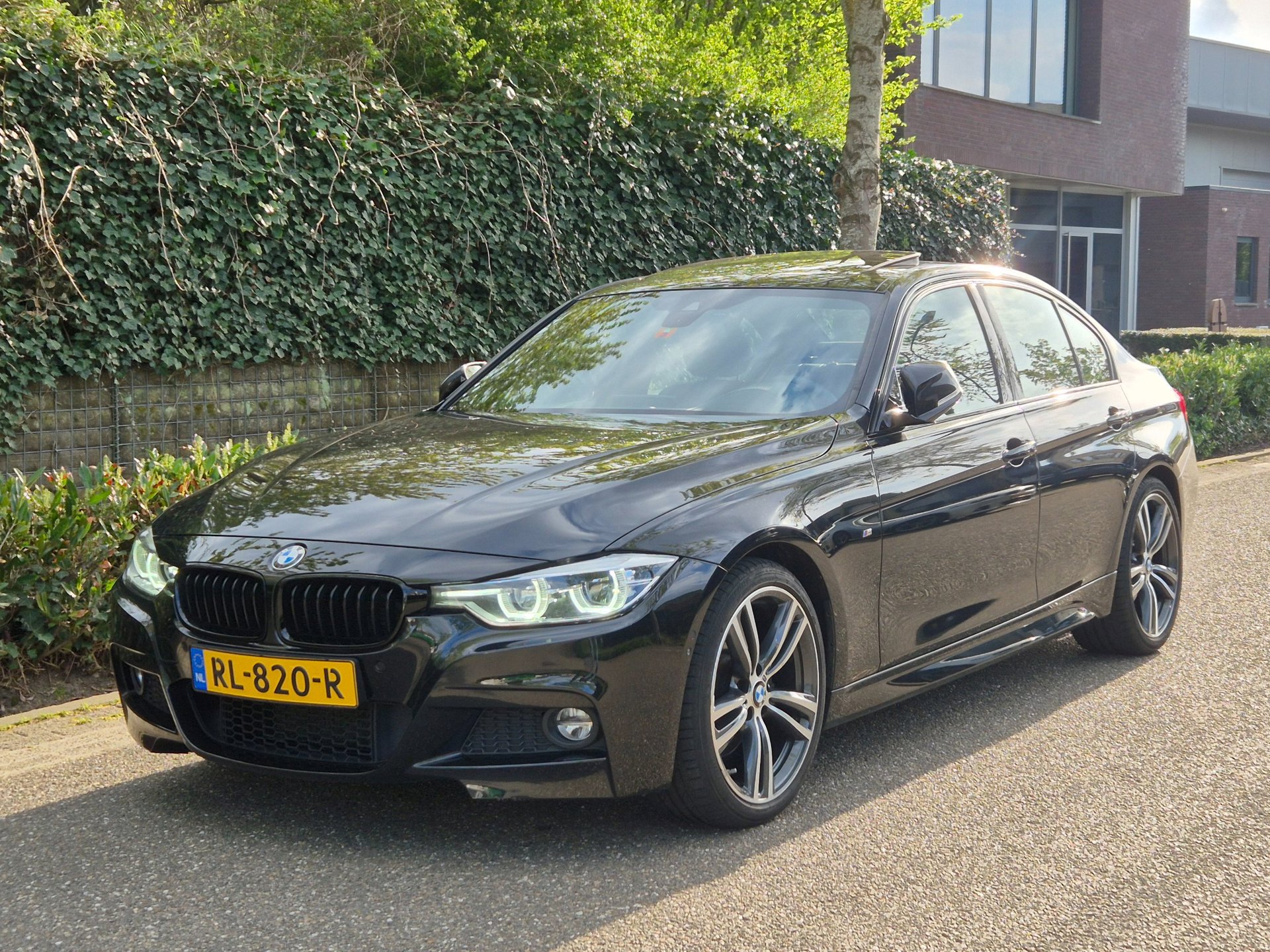 Foto van BMW 330i