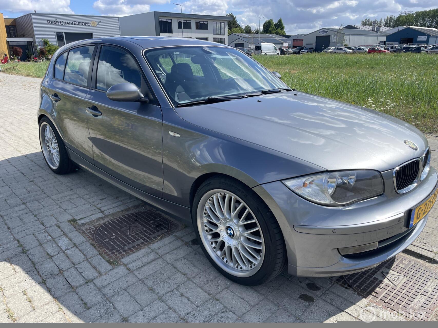 BMW 1er Reihe 116i Business Line 2009 - voorkant