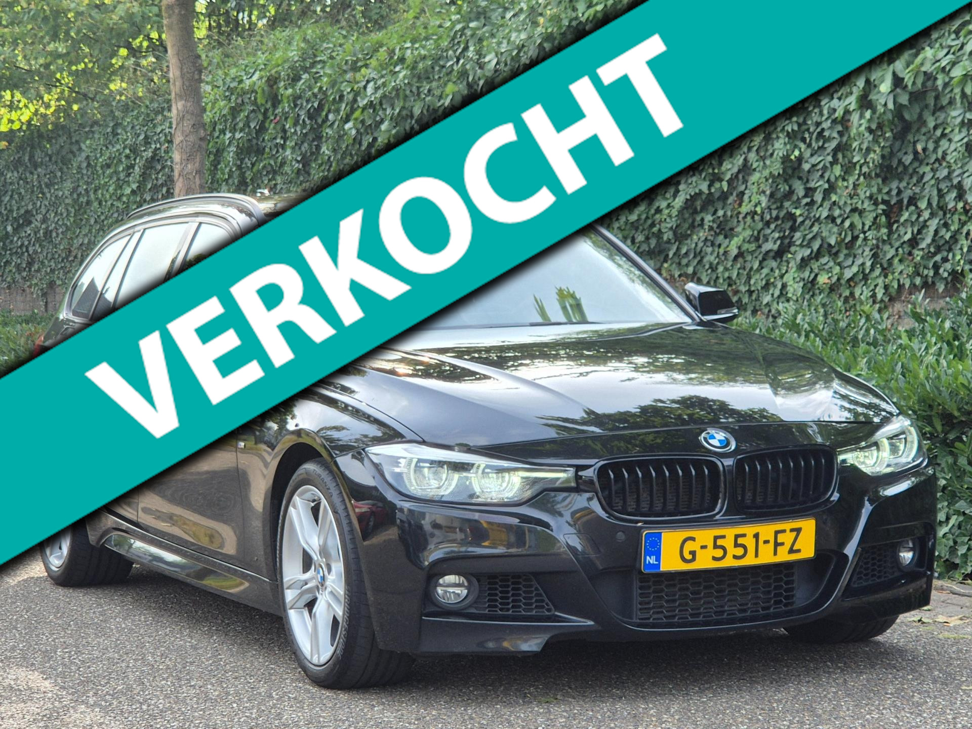 BMW 3-serie Touring M Sport INCL BTW Apple CarPlay Trekhaak Zwart LED Evo GR Navi 2e eigenaar Breedset M Velgen Garantie 2019 - voorkant