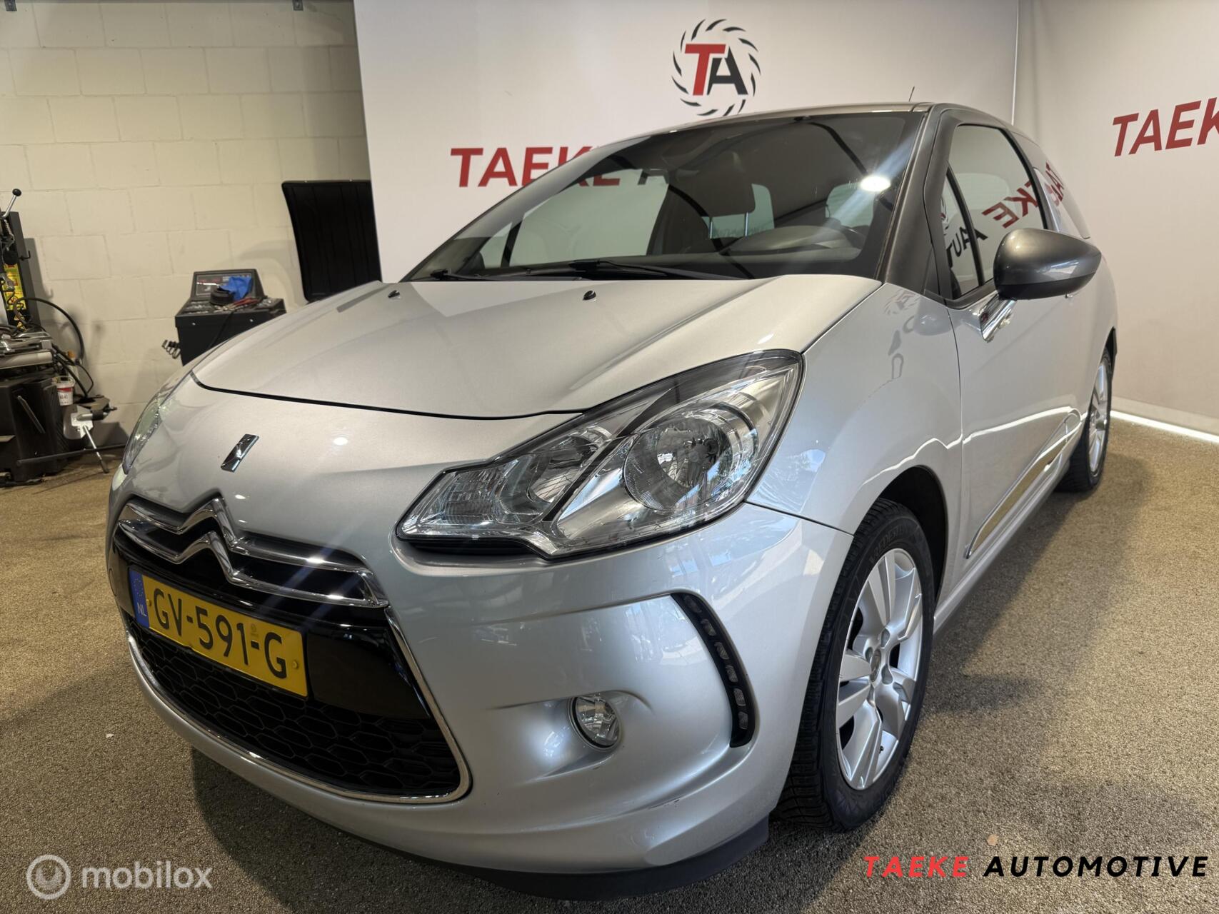 DS DS 3 1.2 PureTech So Chic CLIMA/CRUIS/PDC/APK/NAP/2EIG 2015 - voorkant