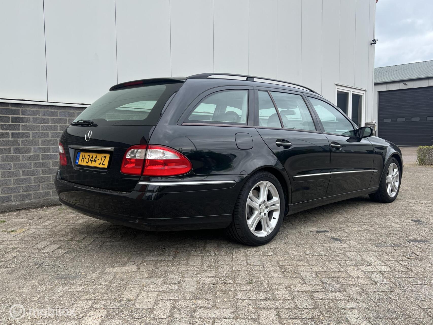Foto van Mercedes-Benz E 320
