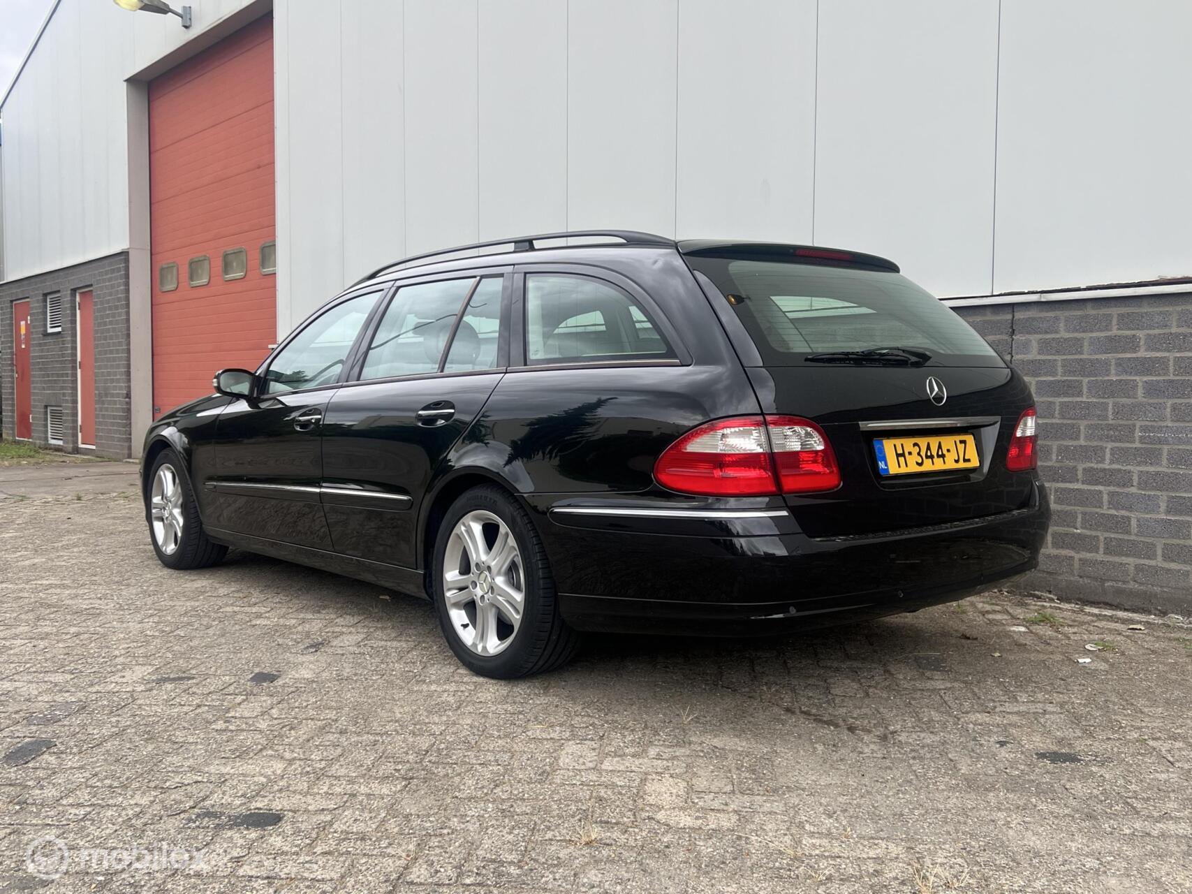 Foto van Mercedes-Benz E 320
