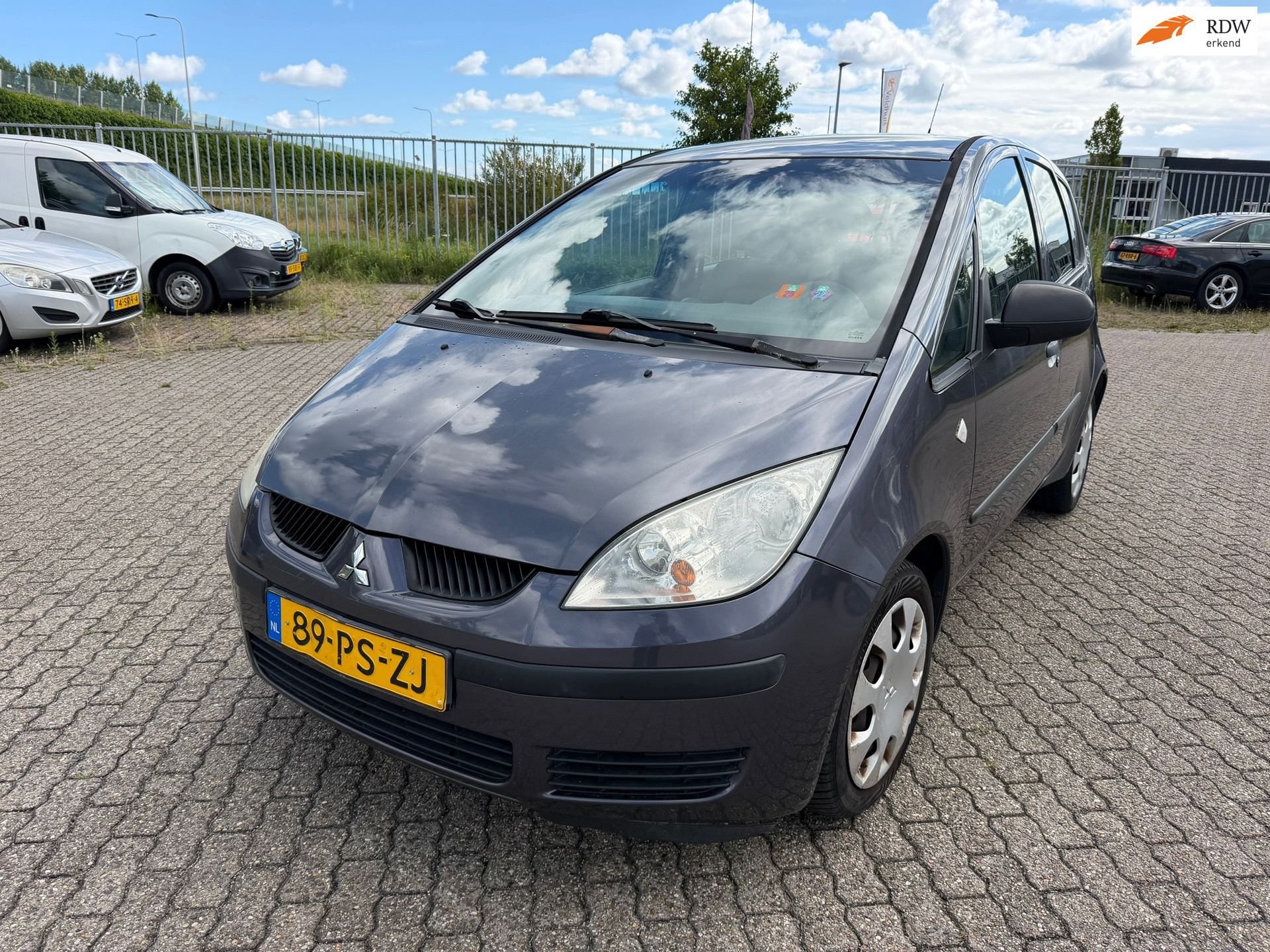 Mitsubishi Mitsubishi Colt 1.3 Invite 2004 - voorkant