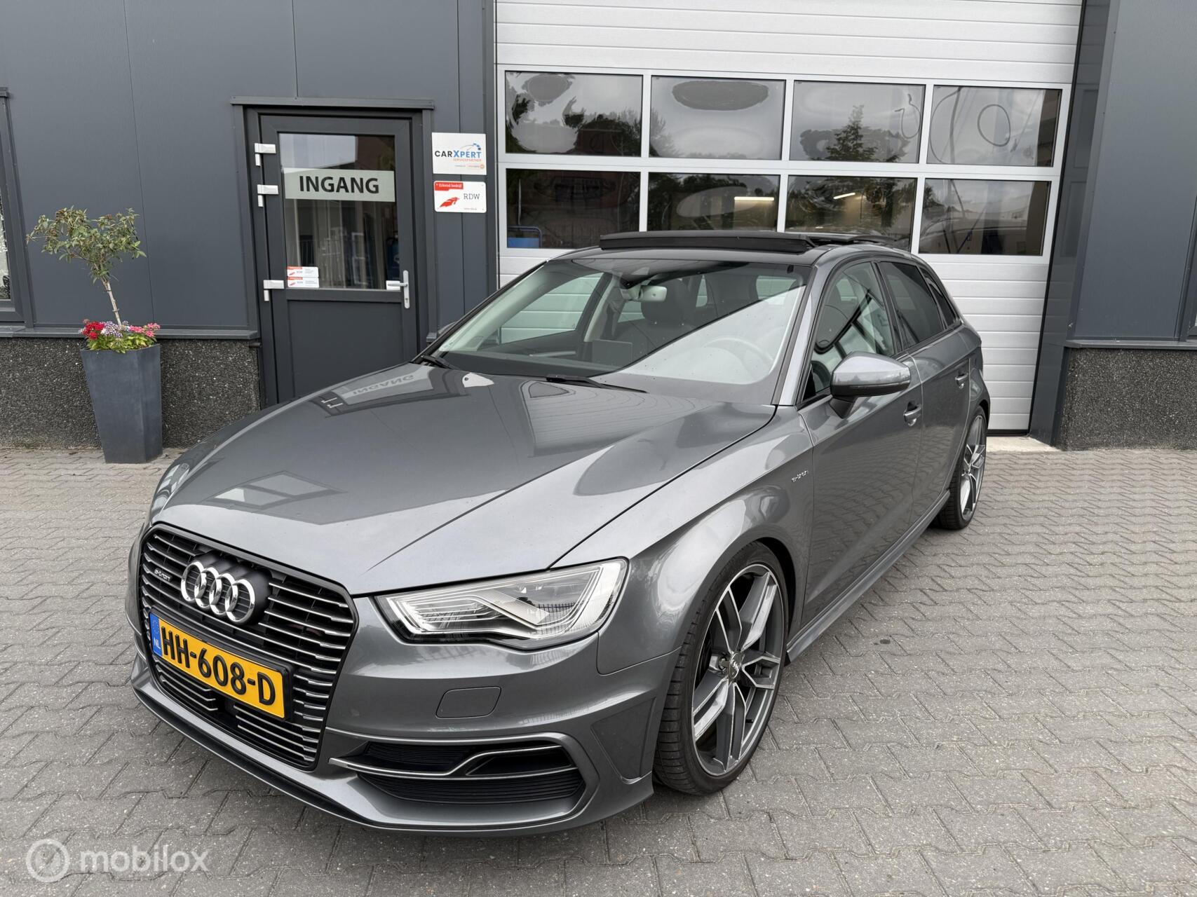 Audi A3 Sportback E-tron 1.4 e-tron PHEV Pro Line plus / Pano / 2015 - voorkant