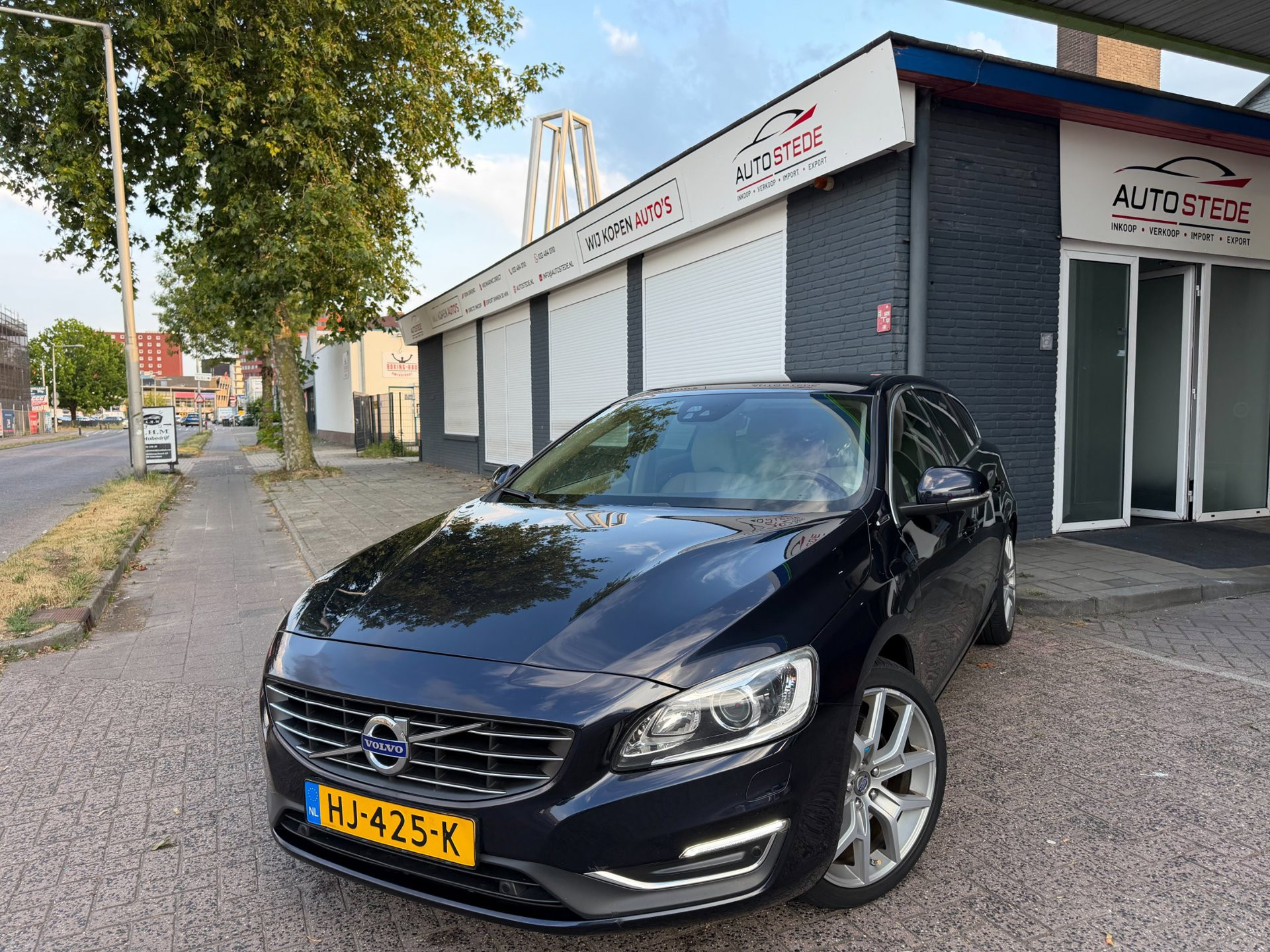 Volvo V60 Twin Engine 2.4 D6 Twin Engine R-Design 2015 - voorkant