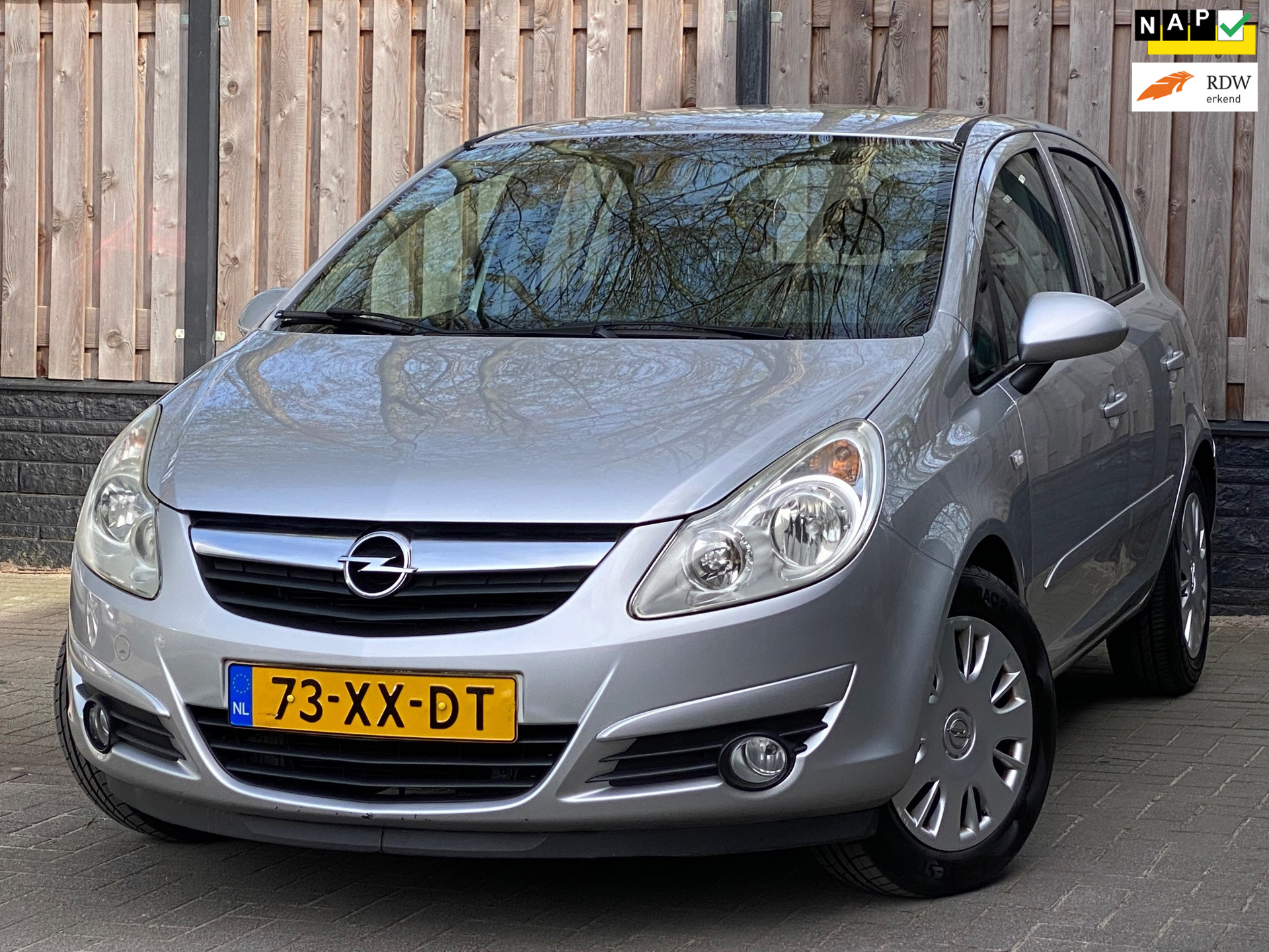 Opel Corsa 1.4-16V Enjoy NL Auto - Airco - 1e Eigenaar 2007 - voorkant