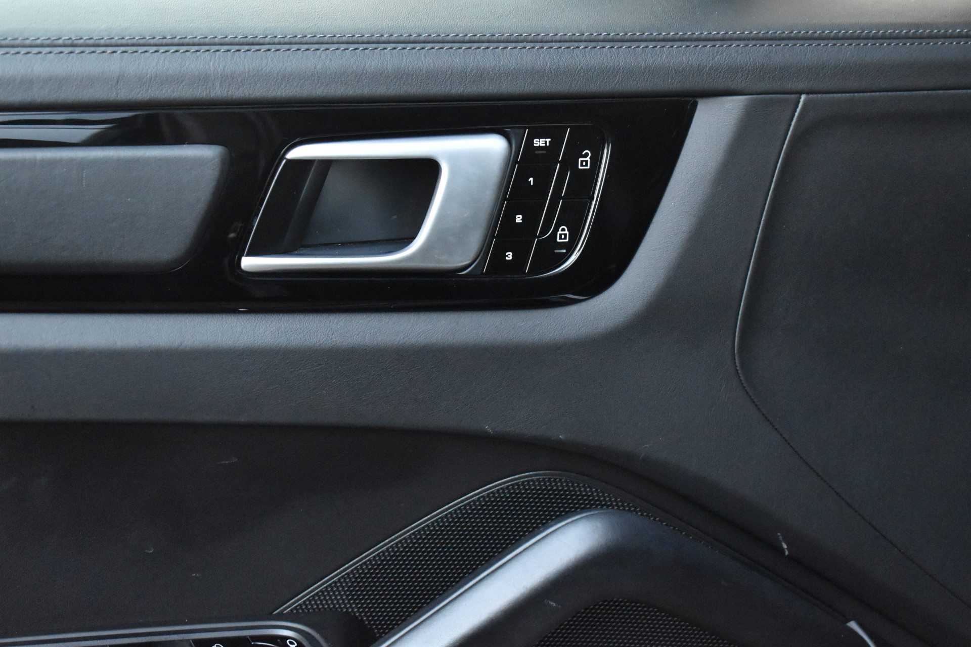 Foto van Porsche Cayenne E-hybrid