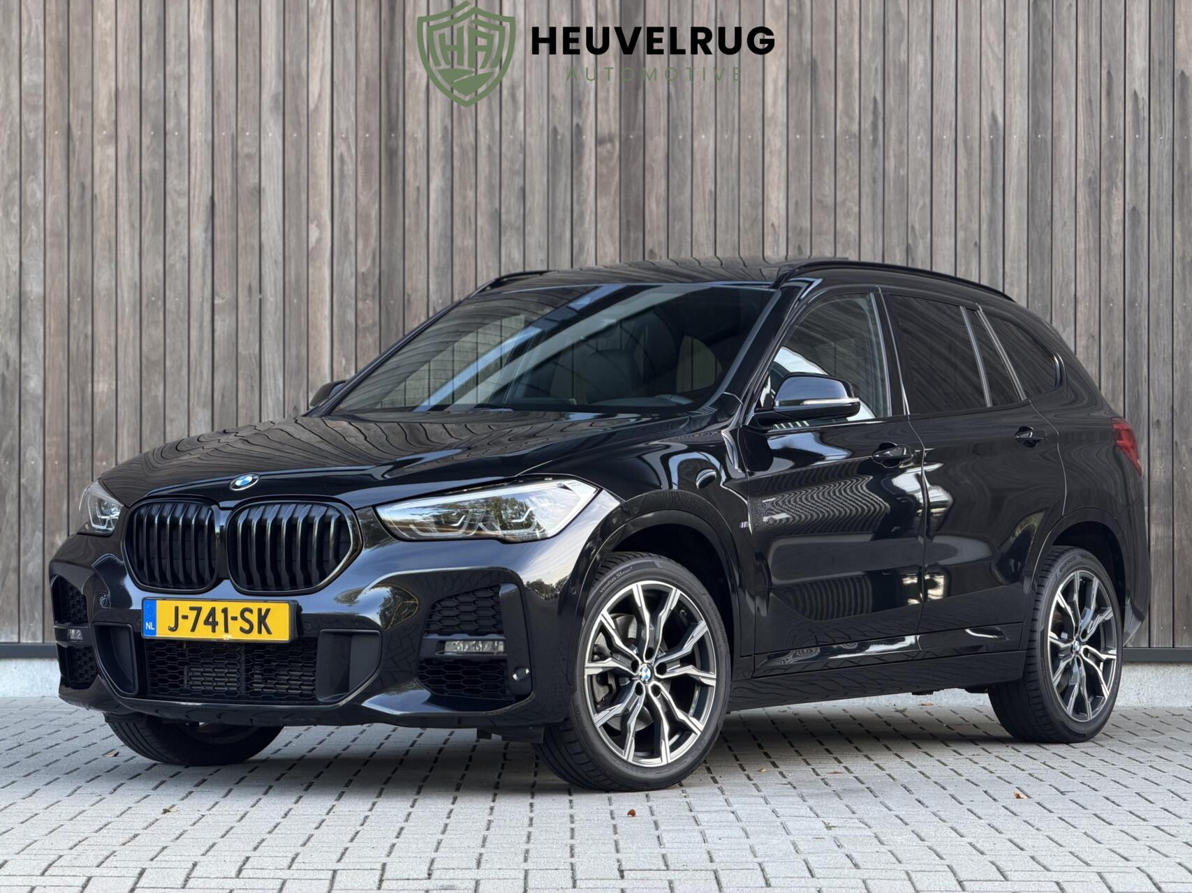 BMW X1 Sdrive20i sDrive20i High Executive Edition M-SPORT |FACELIFT | PANO | CAMERA | TREKHAAK | HUD | GOED ONDERHOUDEN 2020 - voorkant