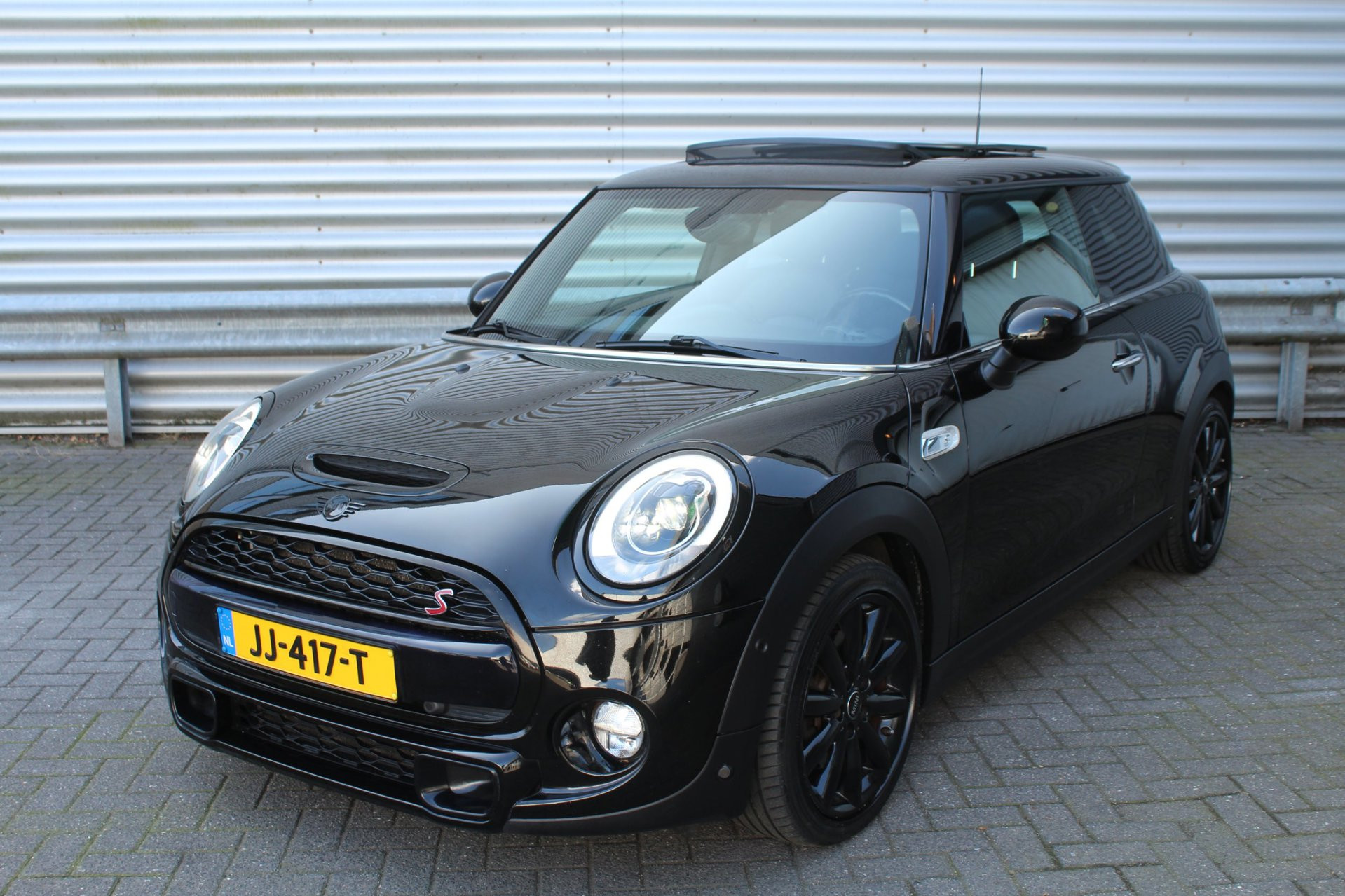 Mini Cooper S 2.0 192pk Serious Business AUTOMAAT Panoramadak NL Auto NAP 2016 - voorkant
