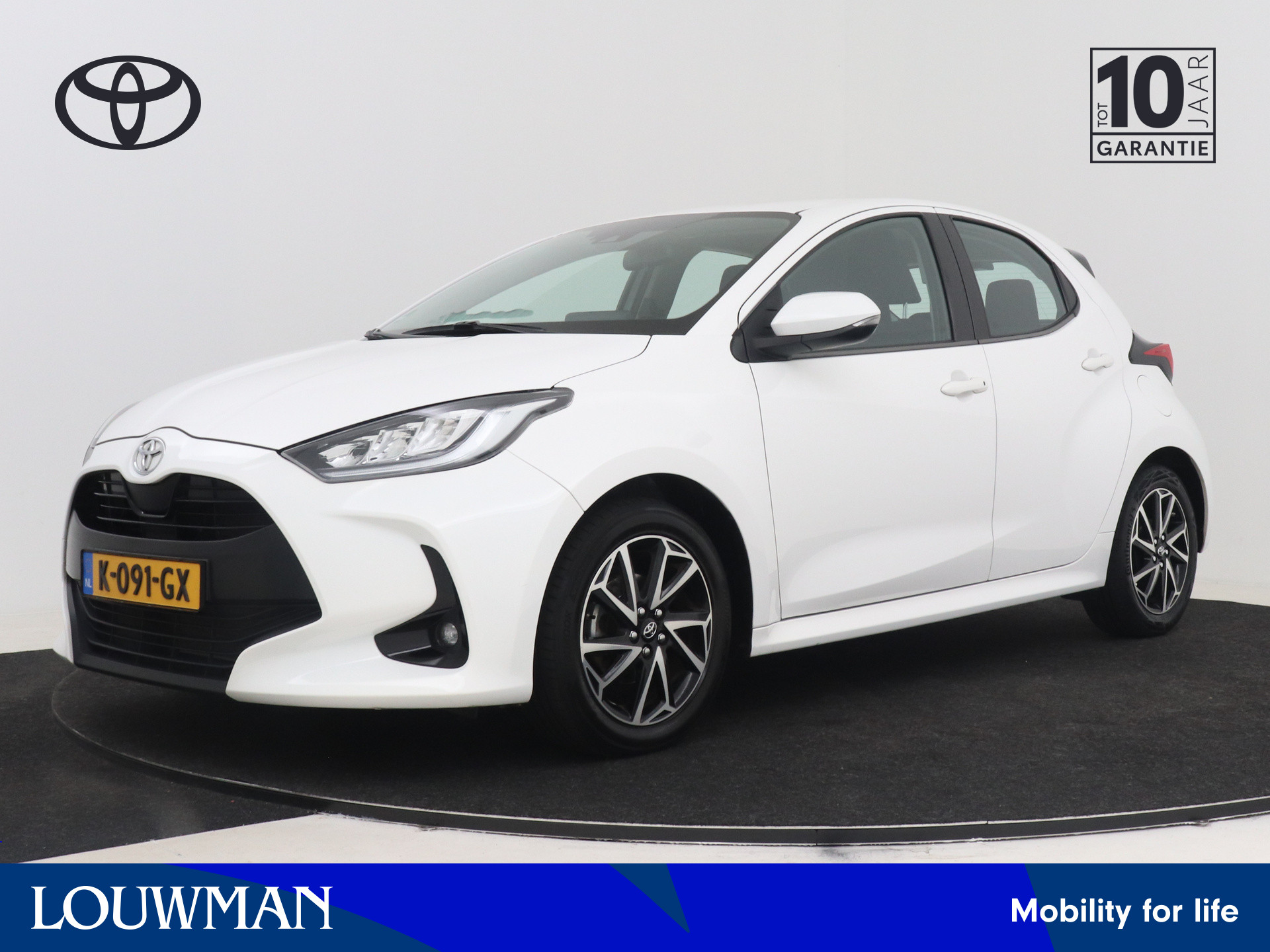 Toyota Toyota Yaris 1.5 VVT-i Dynamic 2020 - voorkant