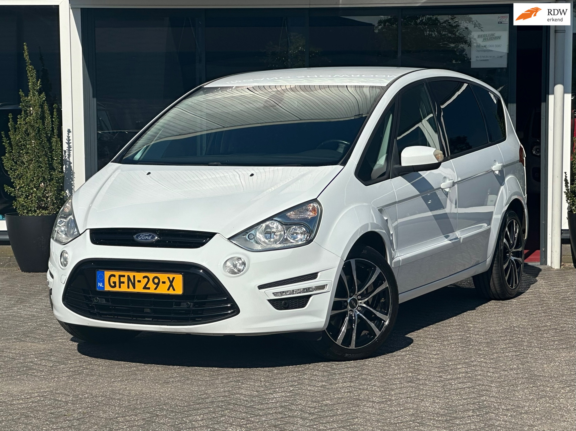 Ford S-max 1.6 Platinum 7persoons / Nwe Apk 2014 - voorkant