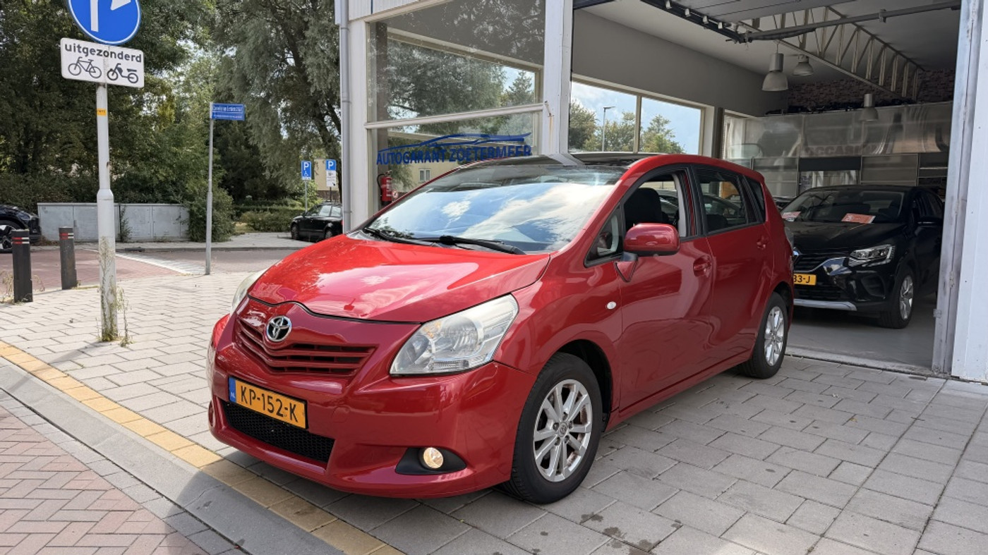 Toyota Toyota Verso 1.8 VVT-i Aspiration 2011 - voorkant