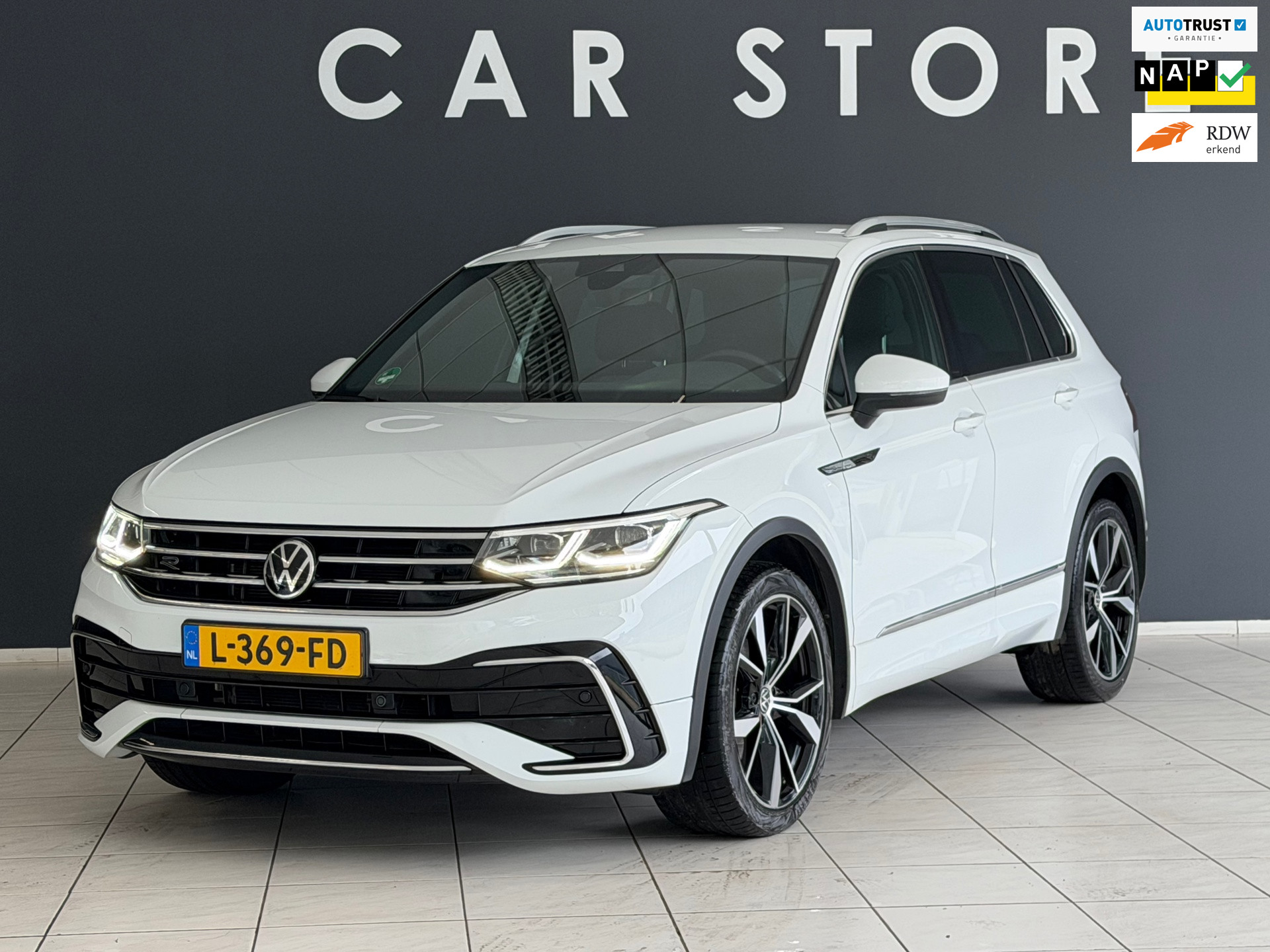 Volkswagen Tiguan 1.5 TSI R-Line Business+ Eerste eigenaar Dealer onderhouden 2021 - voorkant