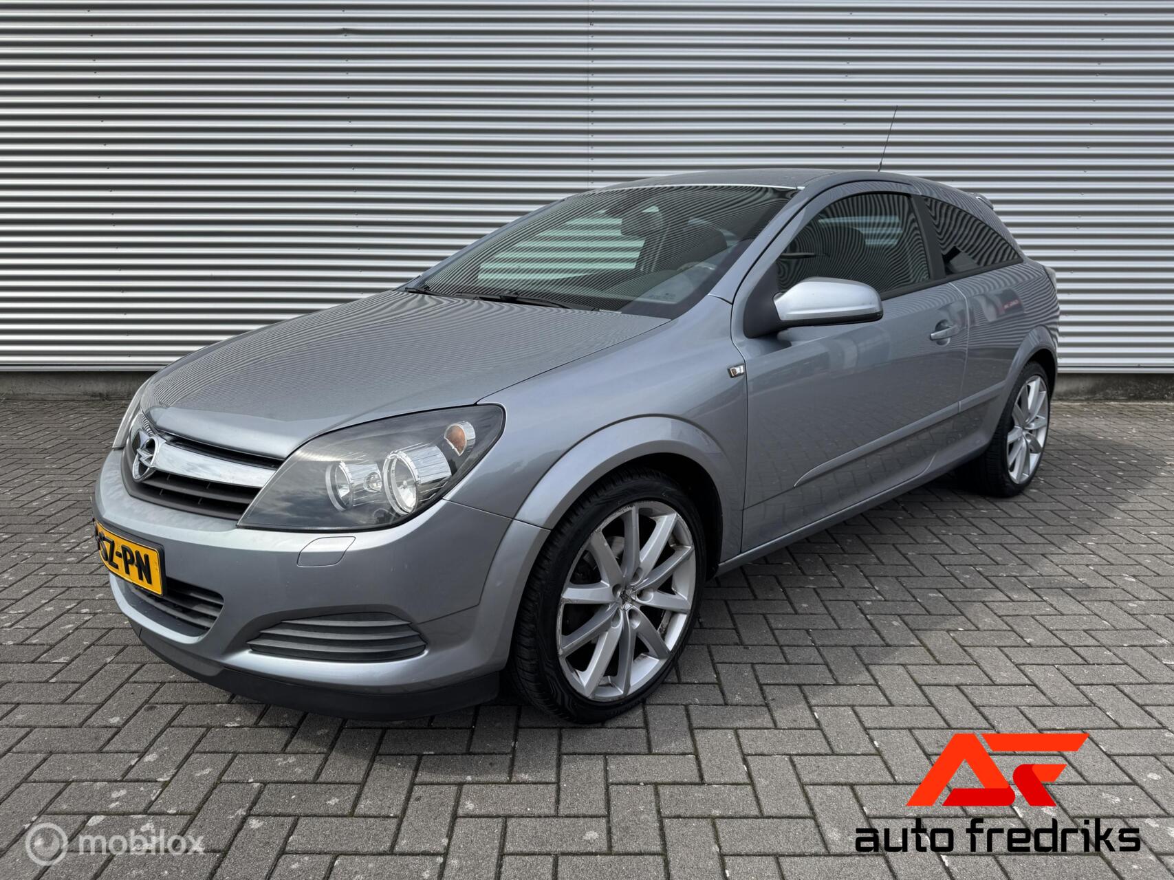 Opel Astra GTC 1.6 Edition 2006 - voorkant