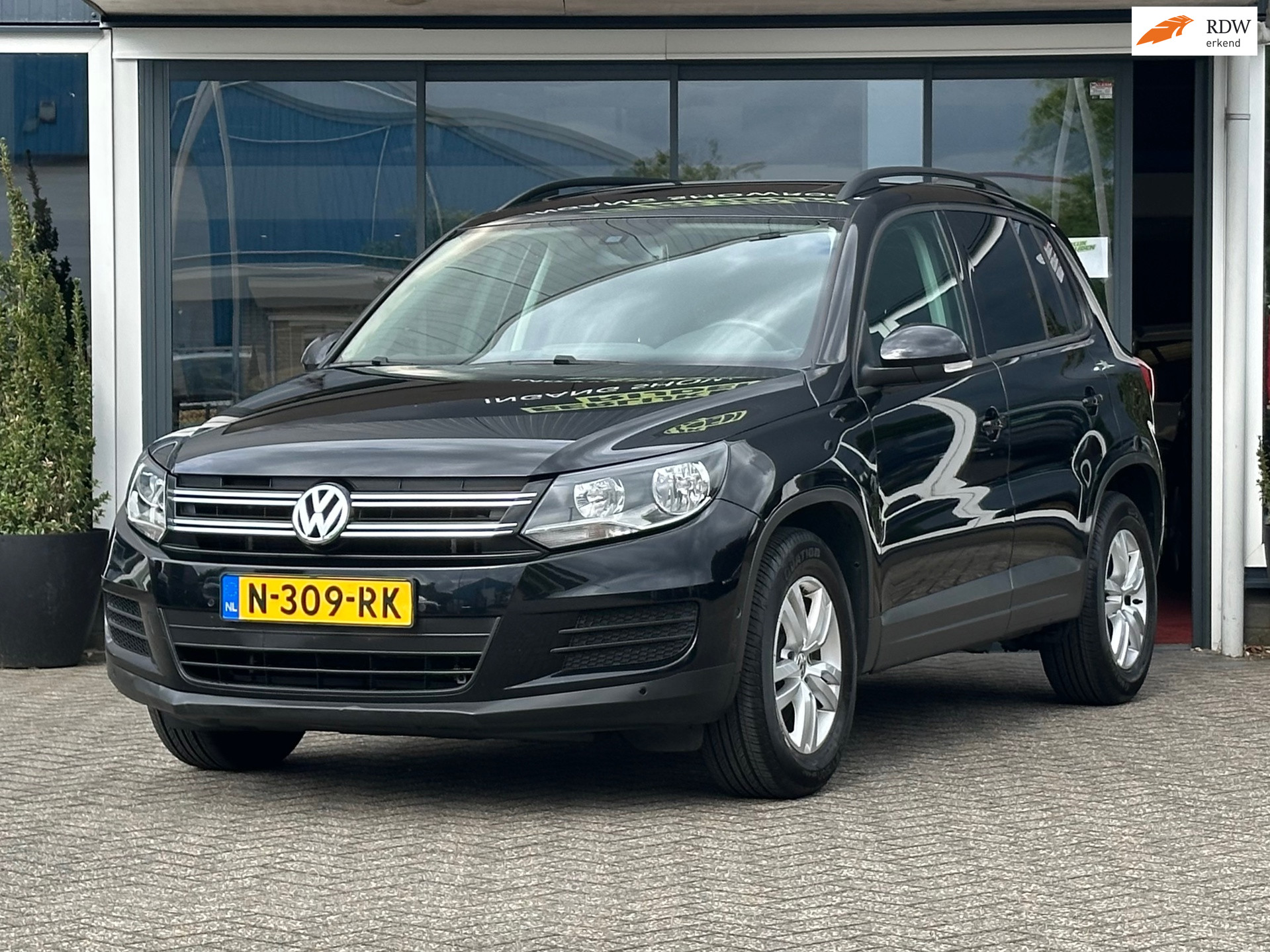Volkswagen Tiguan 1.4 TSI Connected Series / Pano / Airco 2016 - voorkant