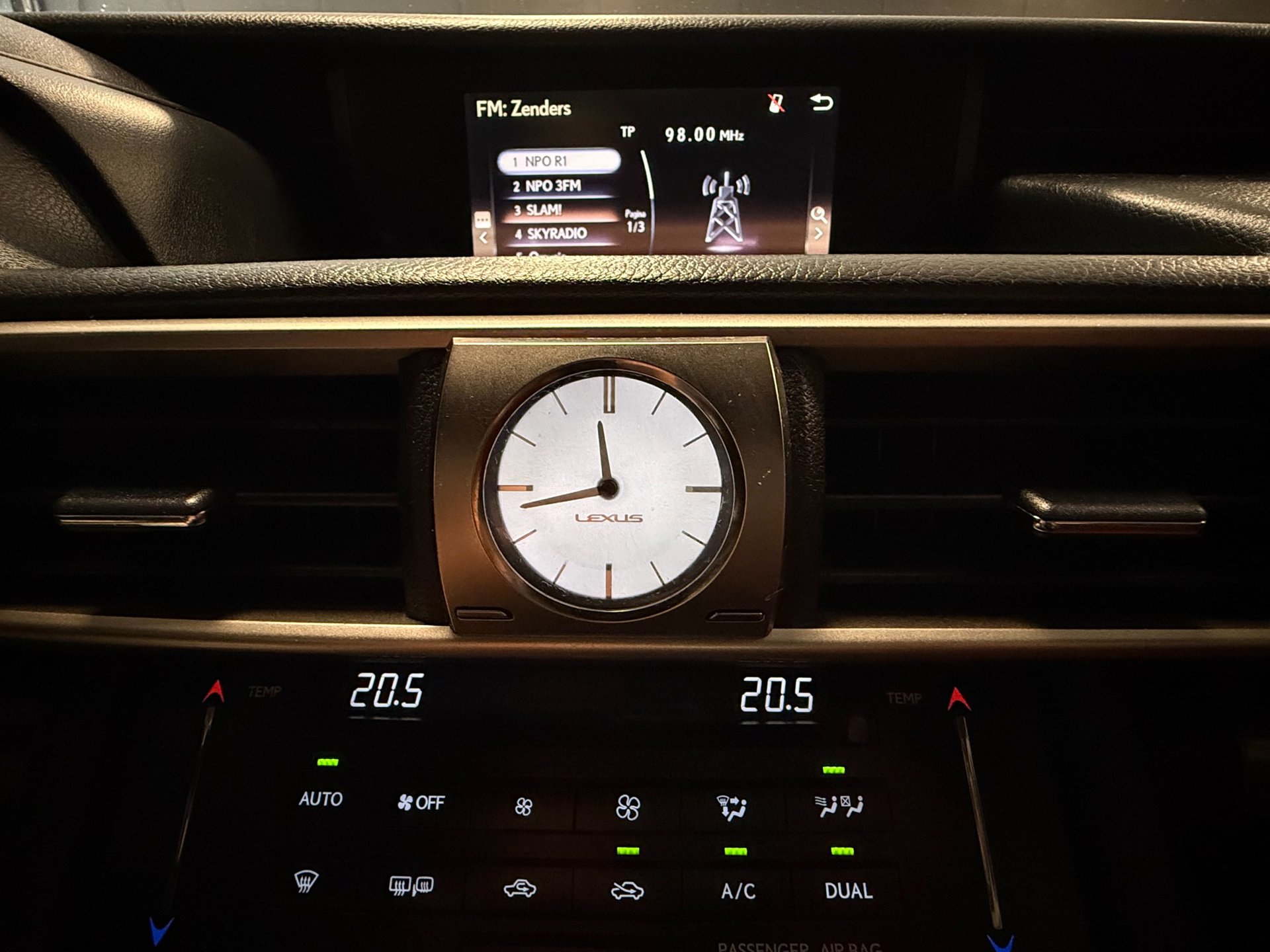 Foto van Lexus Lexus Is300h