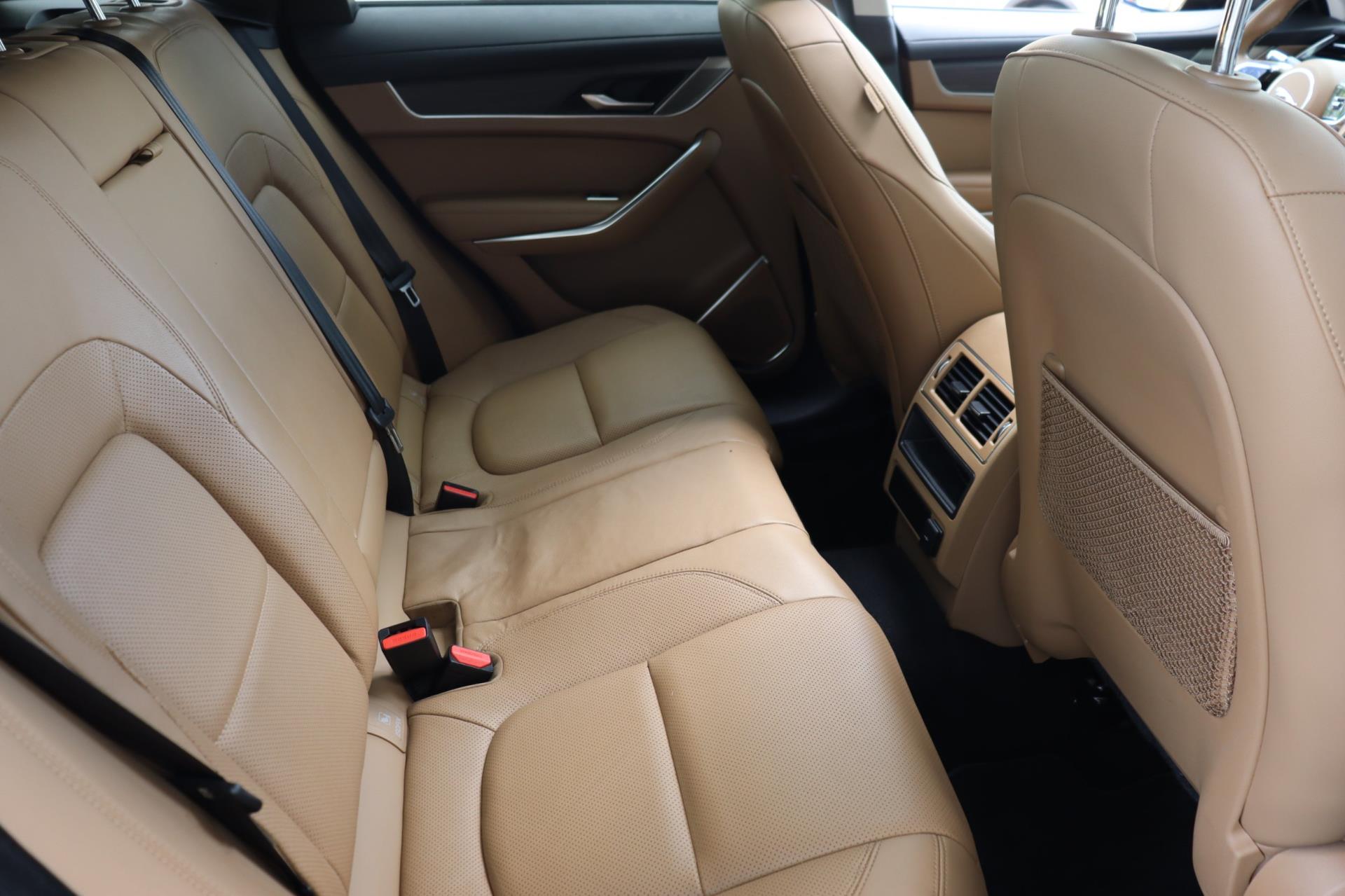 Foto van Jaguar F-pace