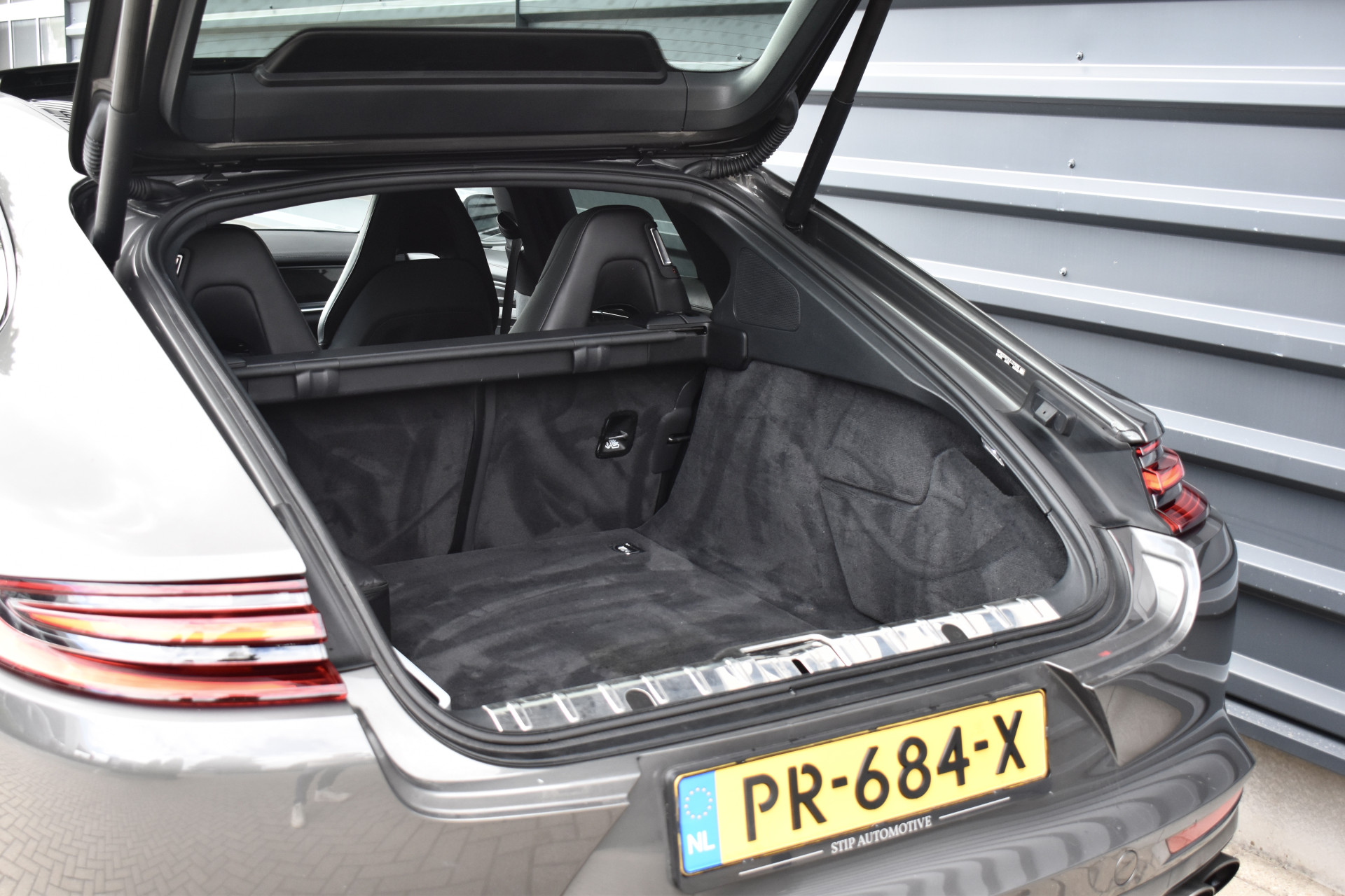 Foto van Porsche Panamera 4 E-hybrid