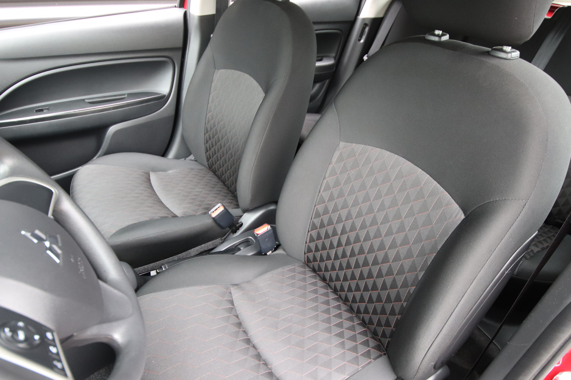 Foto van Mitsubishi Space Star