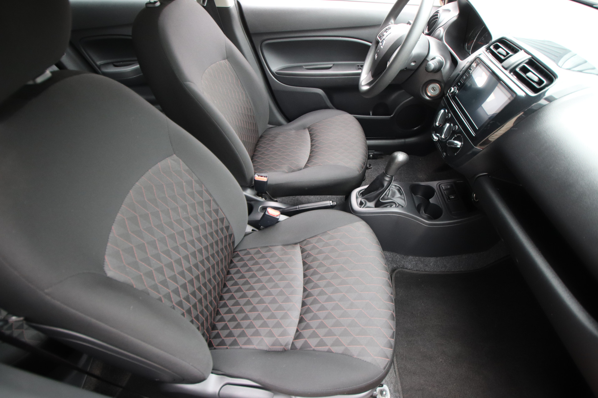 Foto van Mitsubishi Space Star