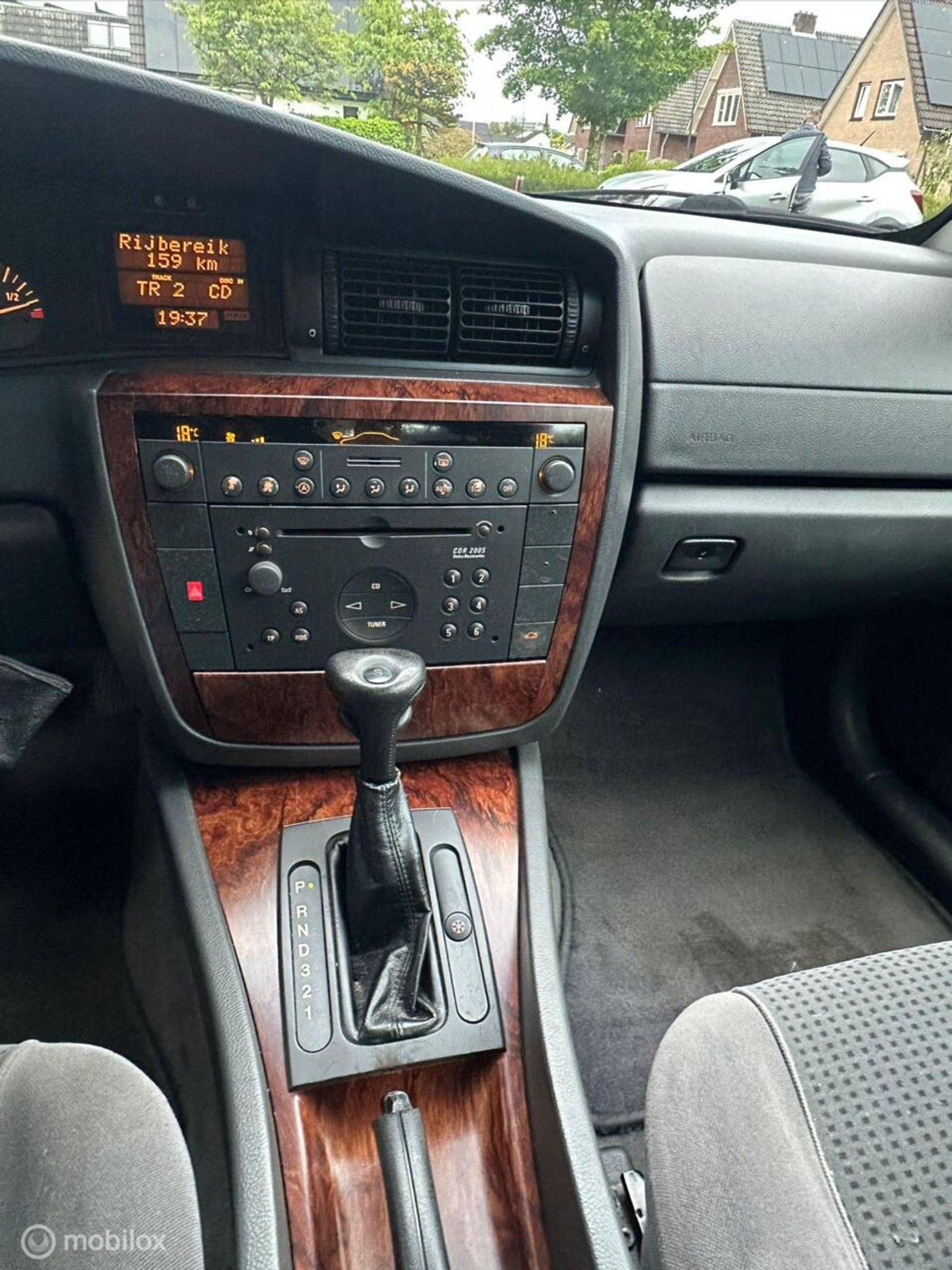 Foto van Opel Omega-b