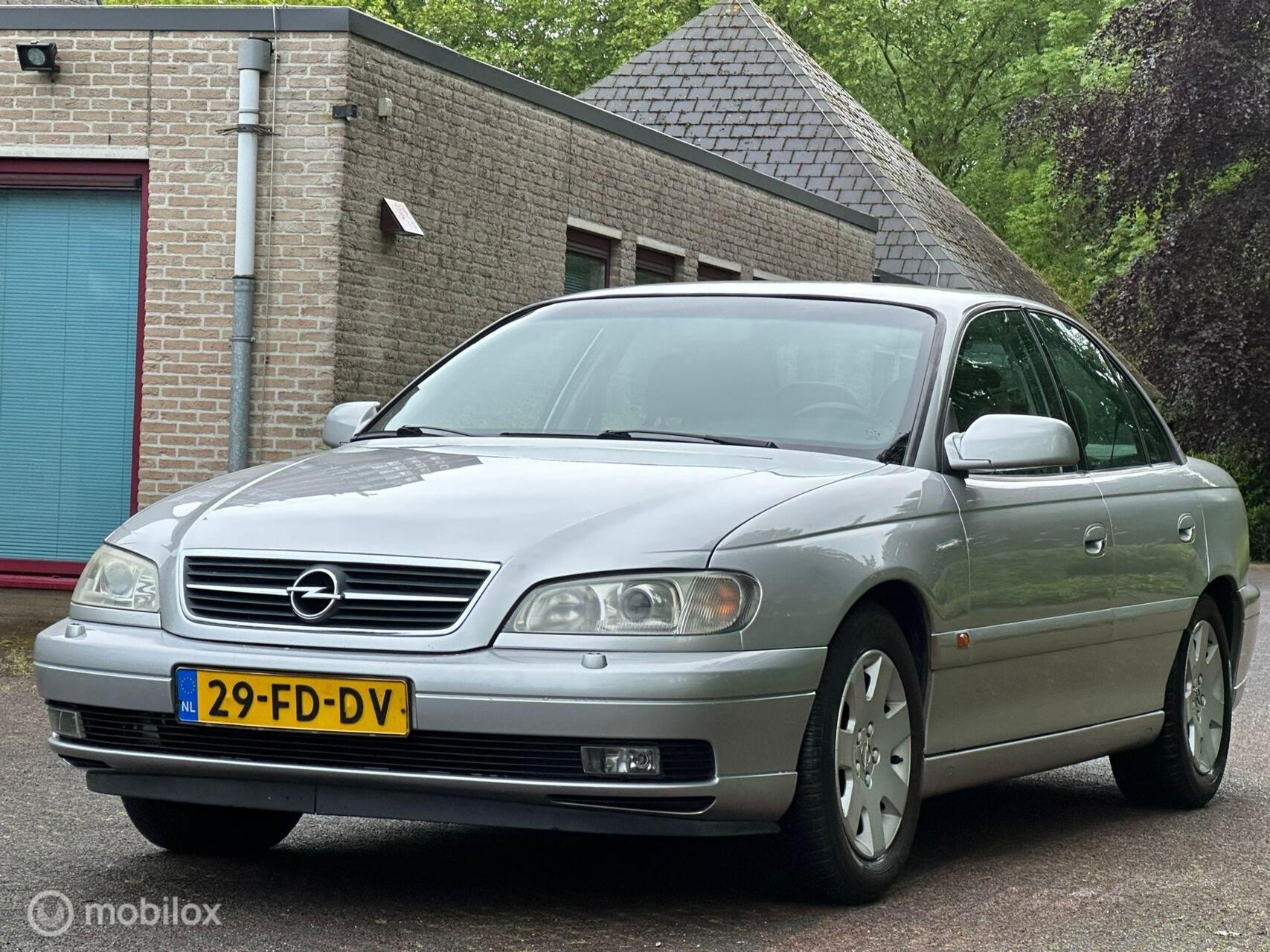 Foto van Opel Omega-b