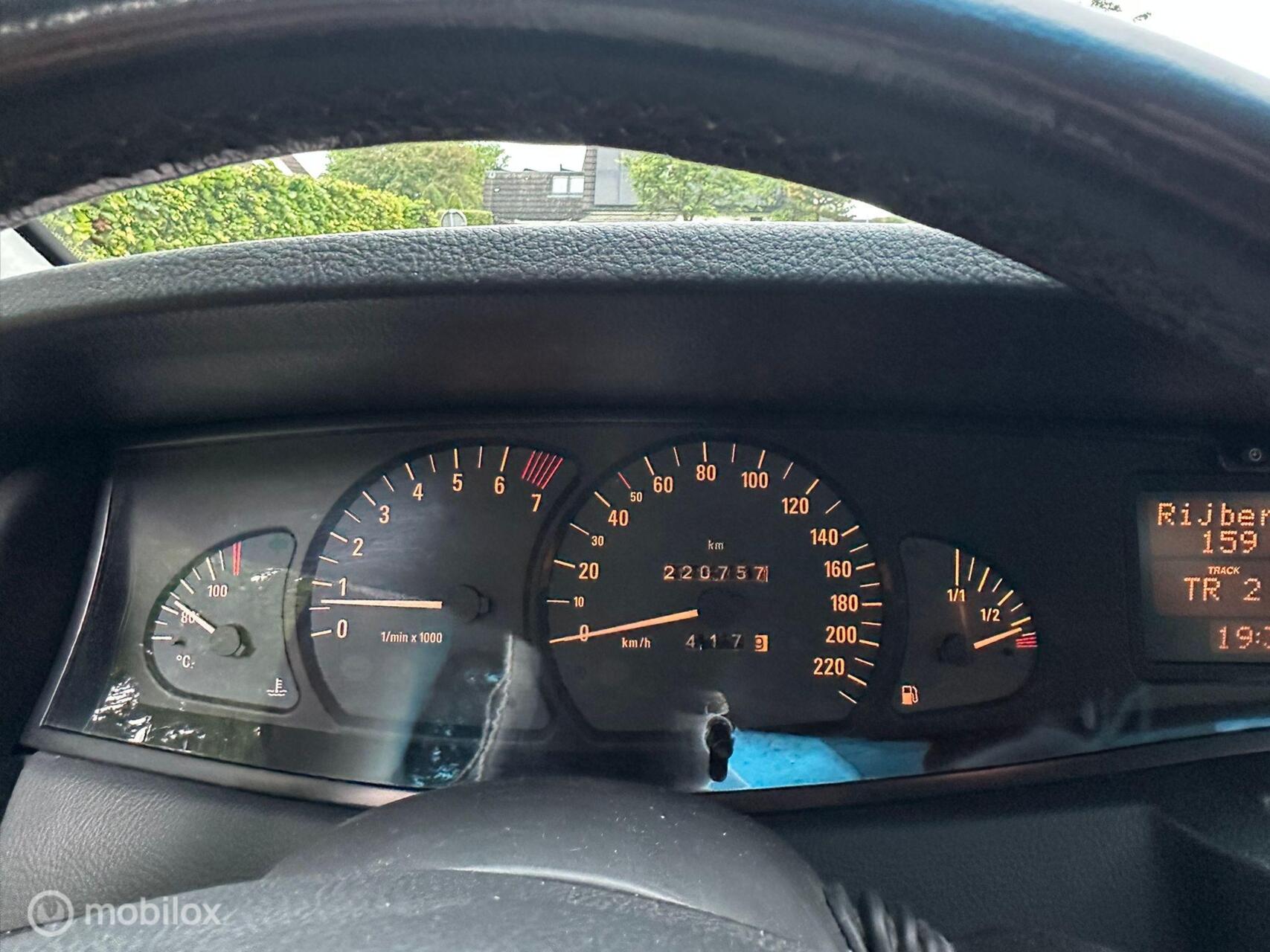 Foto van Opel Omega-b