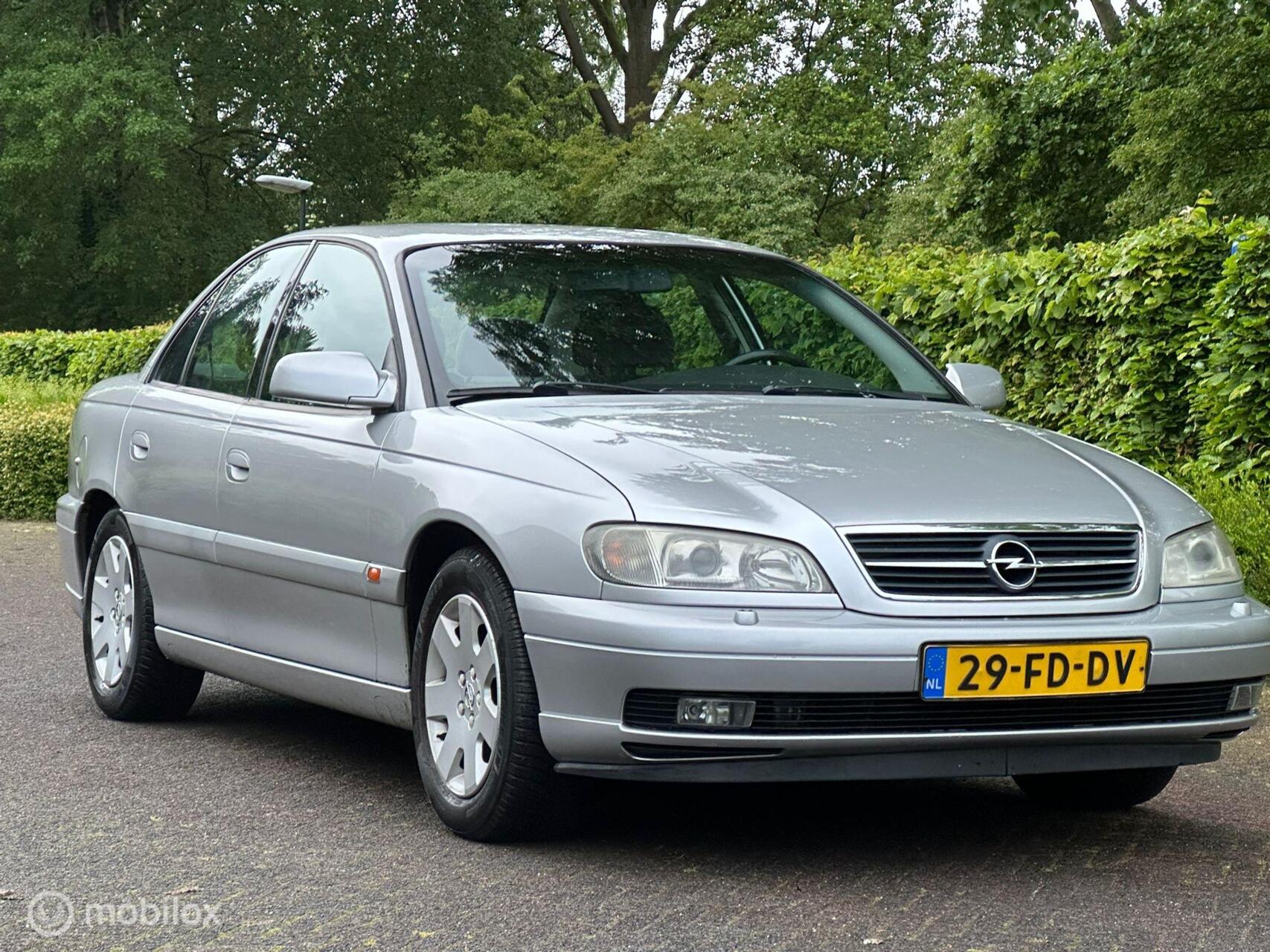 Foto van Opel Omega-b