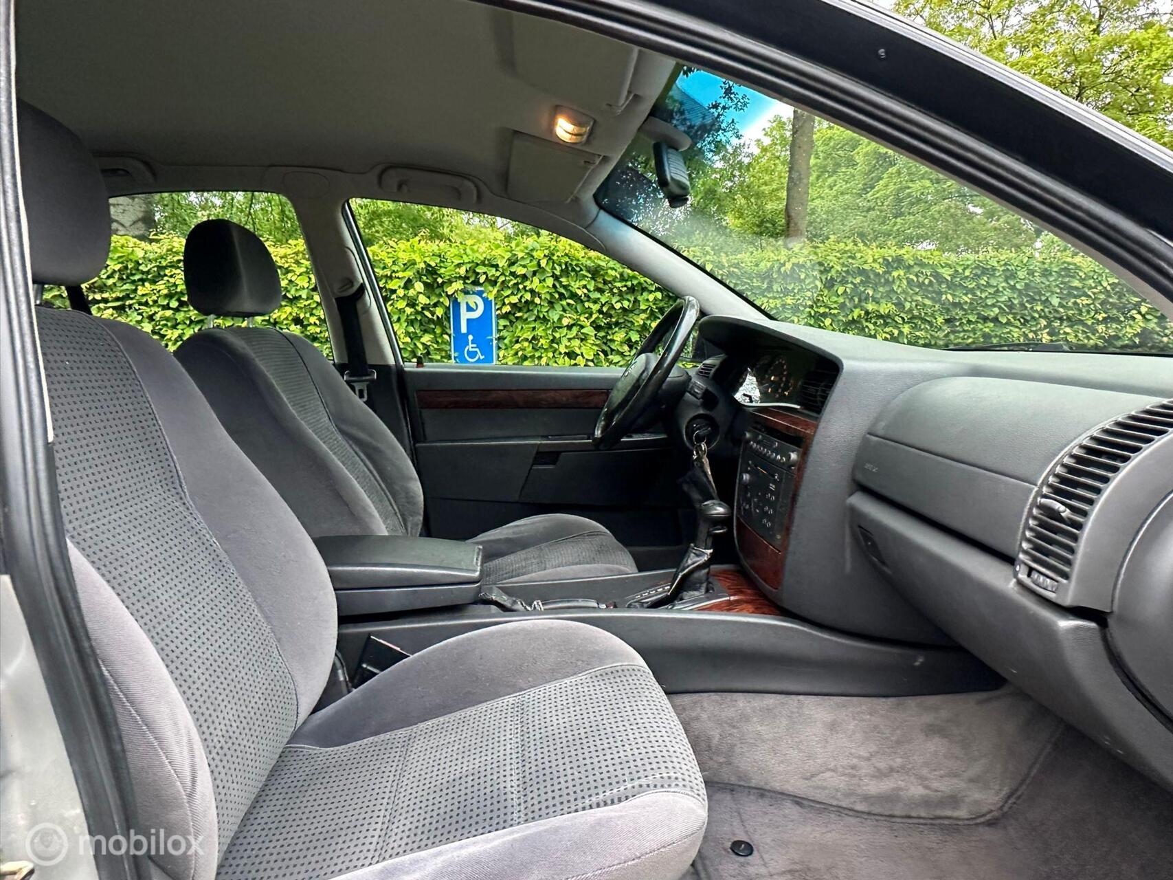 Foto van Opel Omega-b