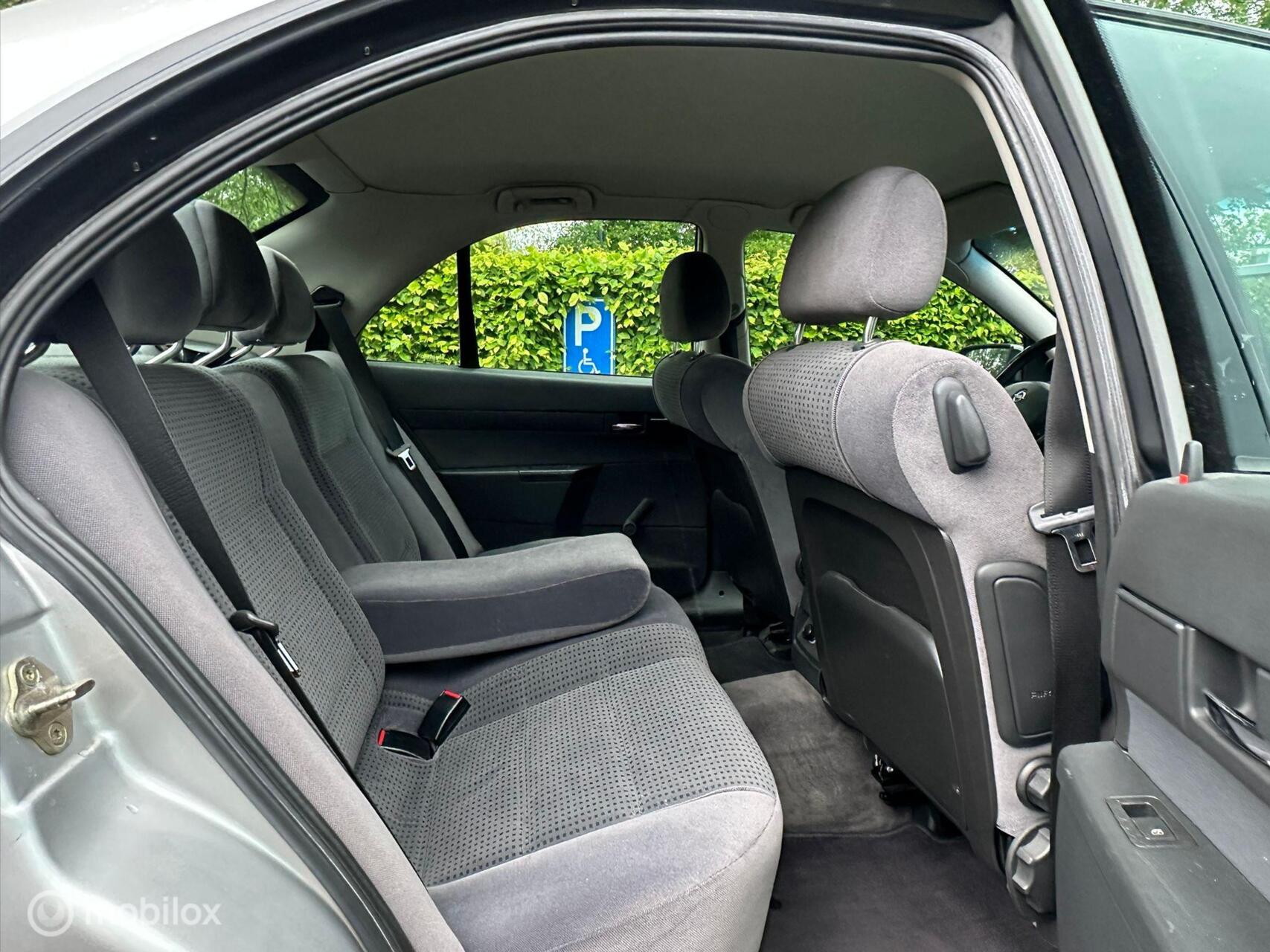 Foto van Opel Omega-b
