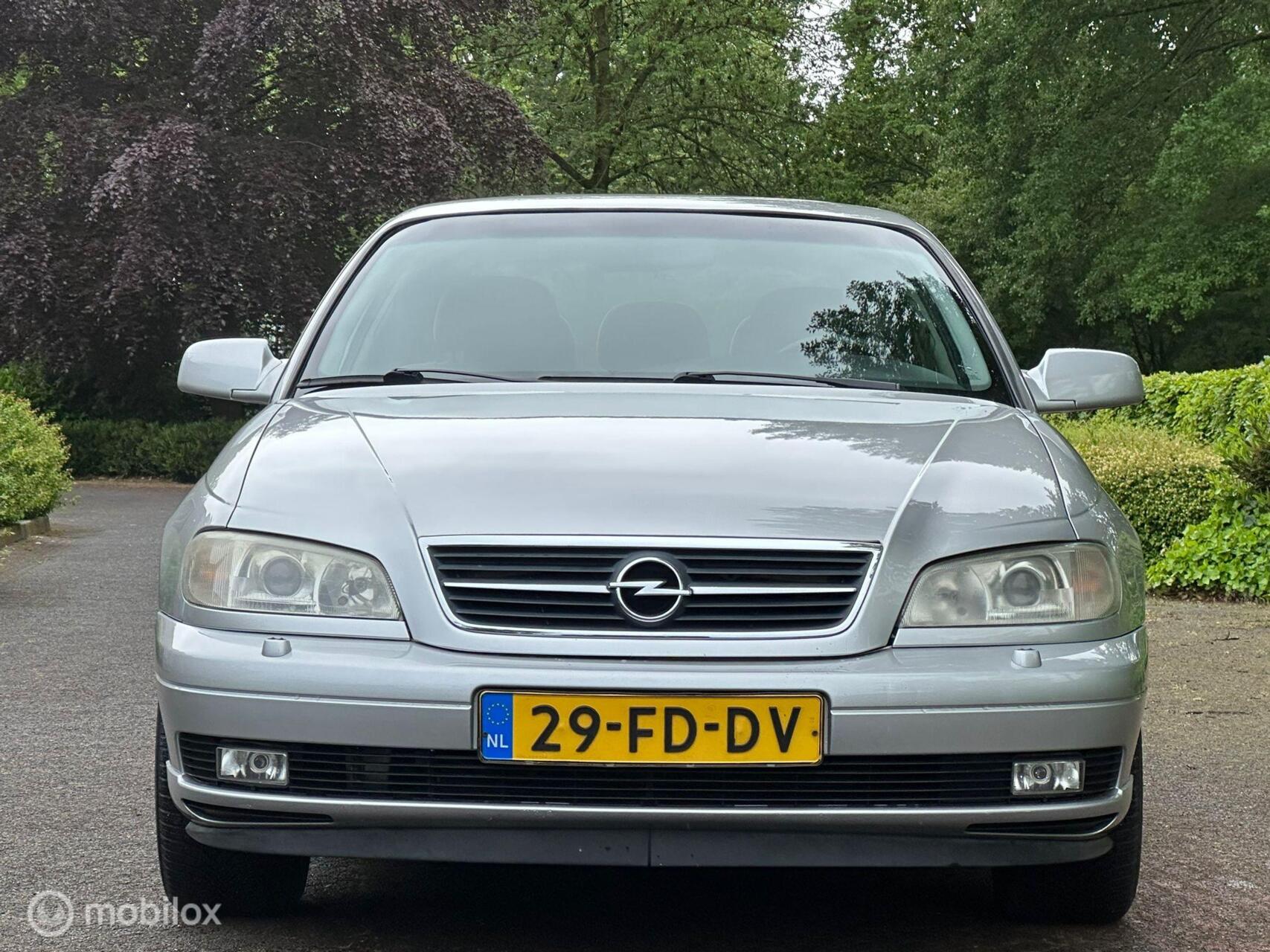 Foto van Opel Omega-b