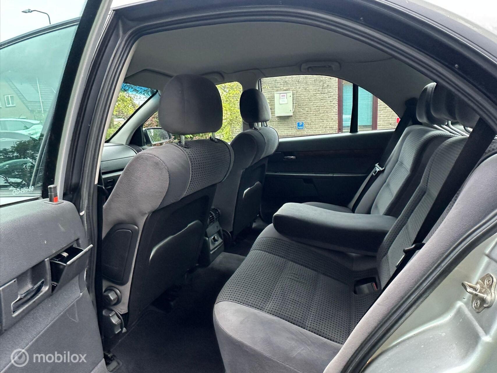 Foto van Opel Omega-b
