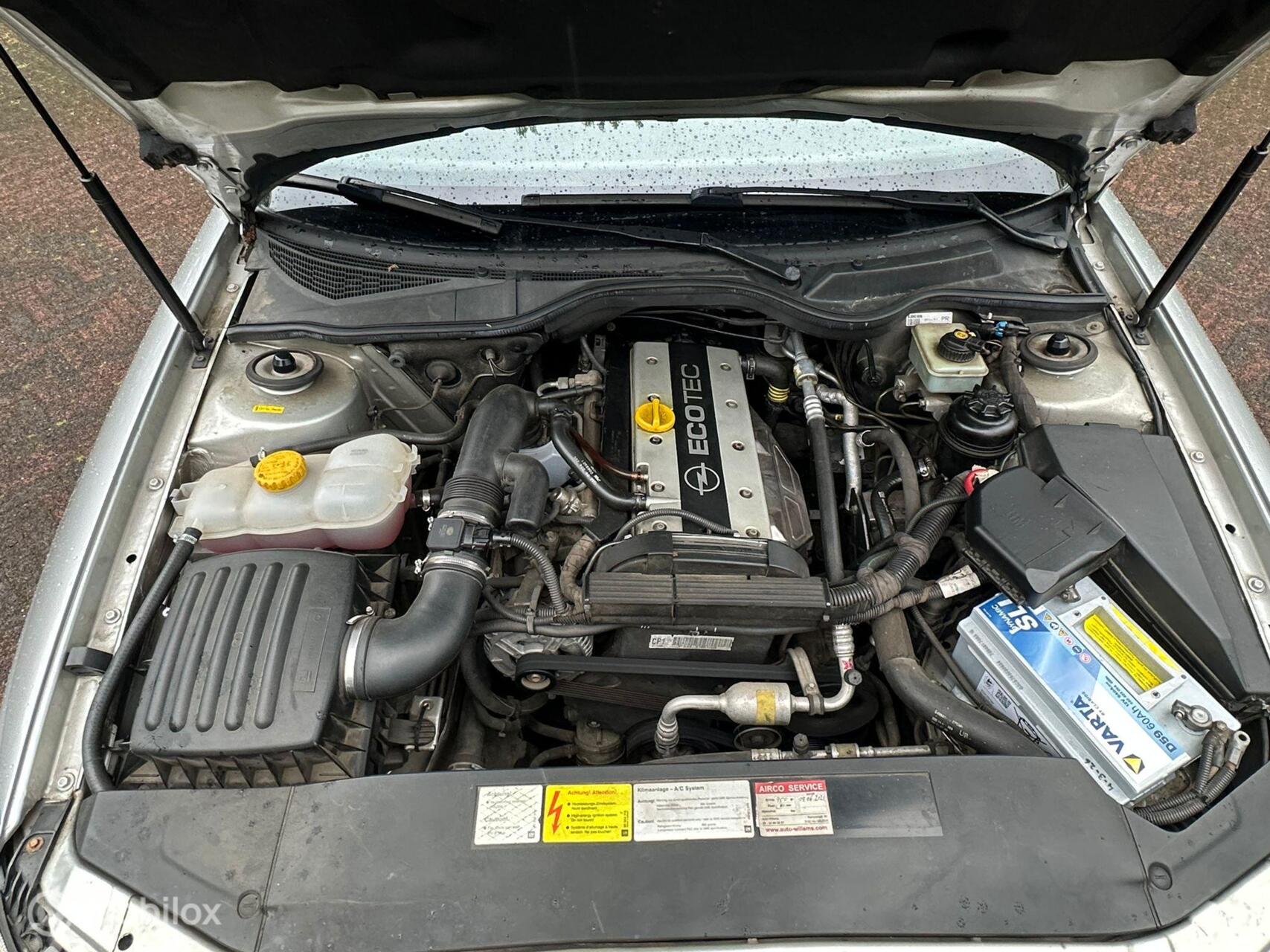 Foto van Opel Omega-b