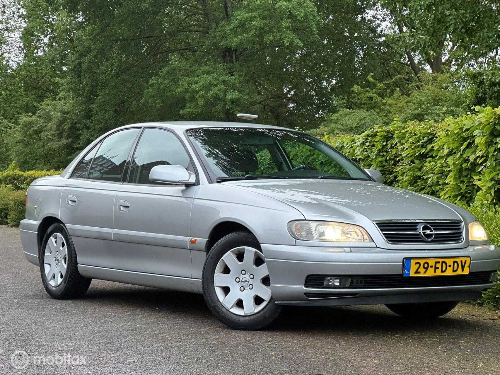 Foto van Opel Omega-b