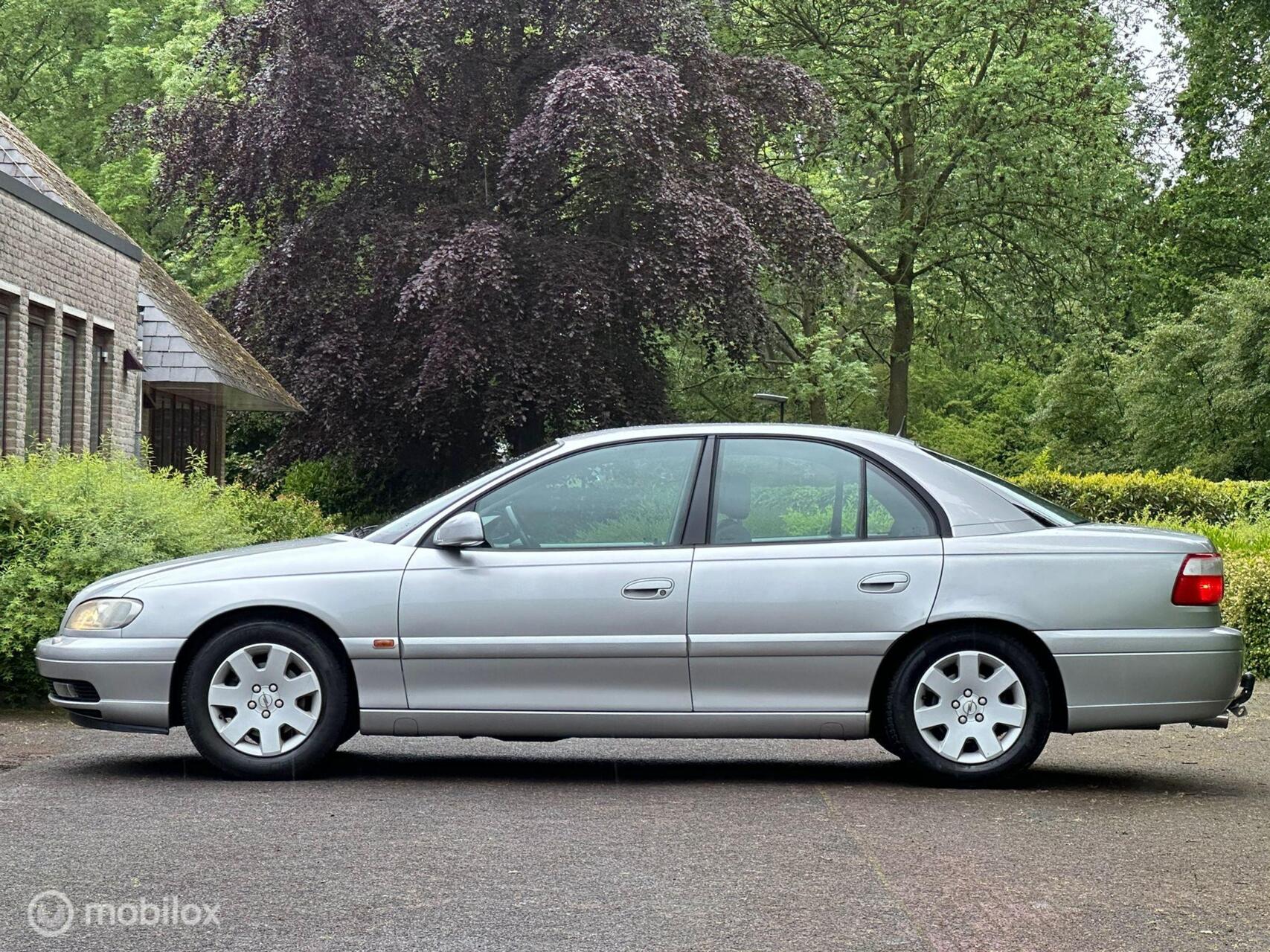 Foto van Opel Omega-b